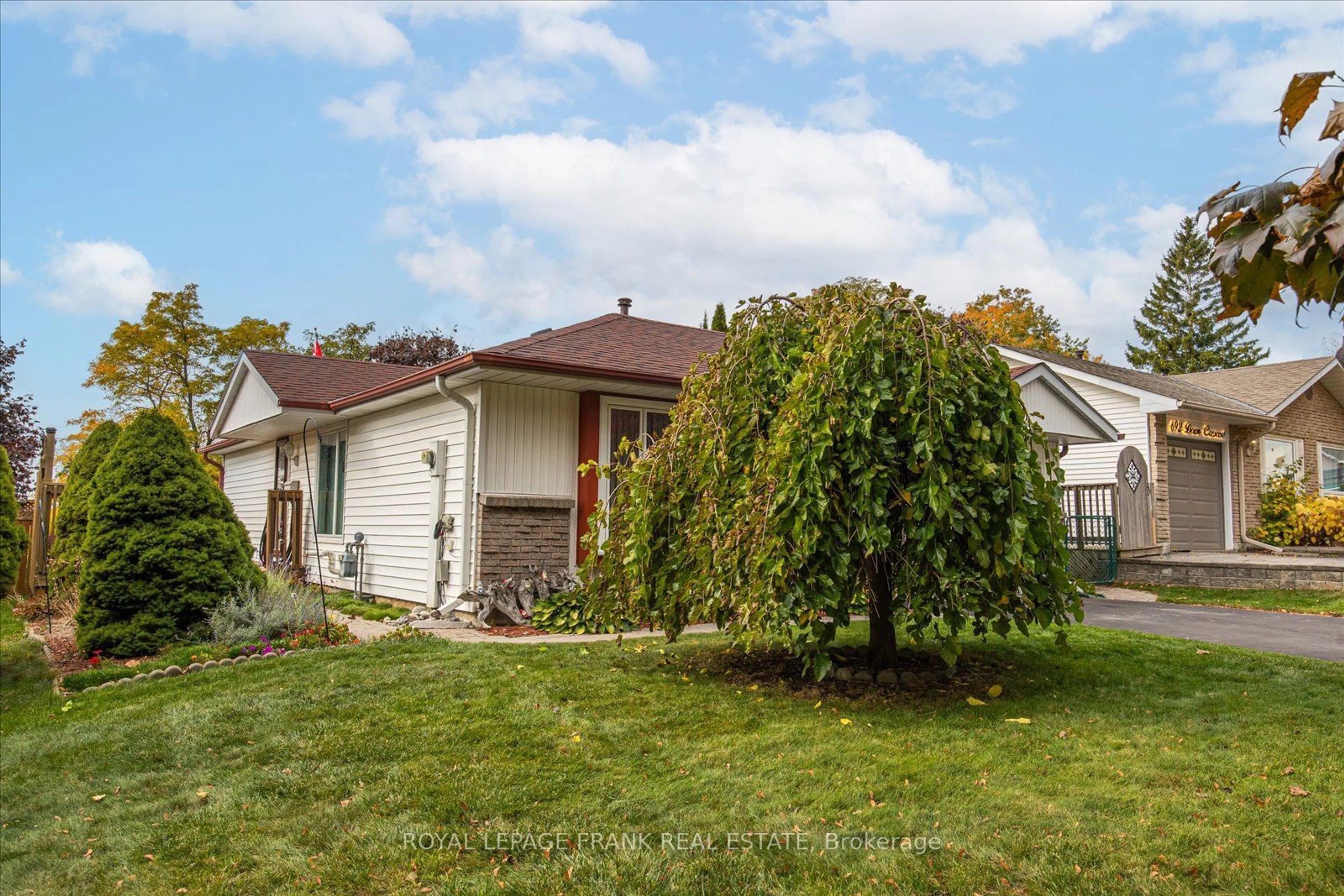 Frontside or backside of a home, the fenced backyard for 696 Down Cres, Oshawa Ontario L1H 7Y1