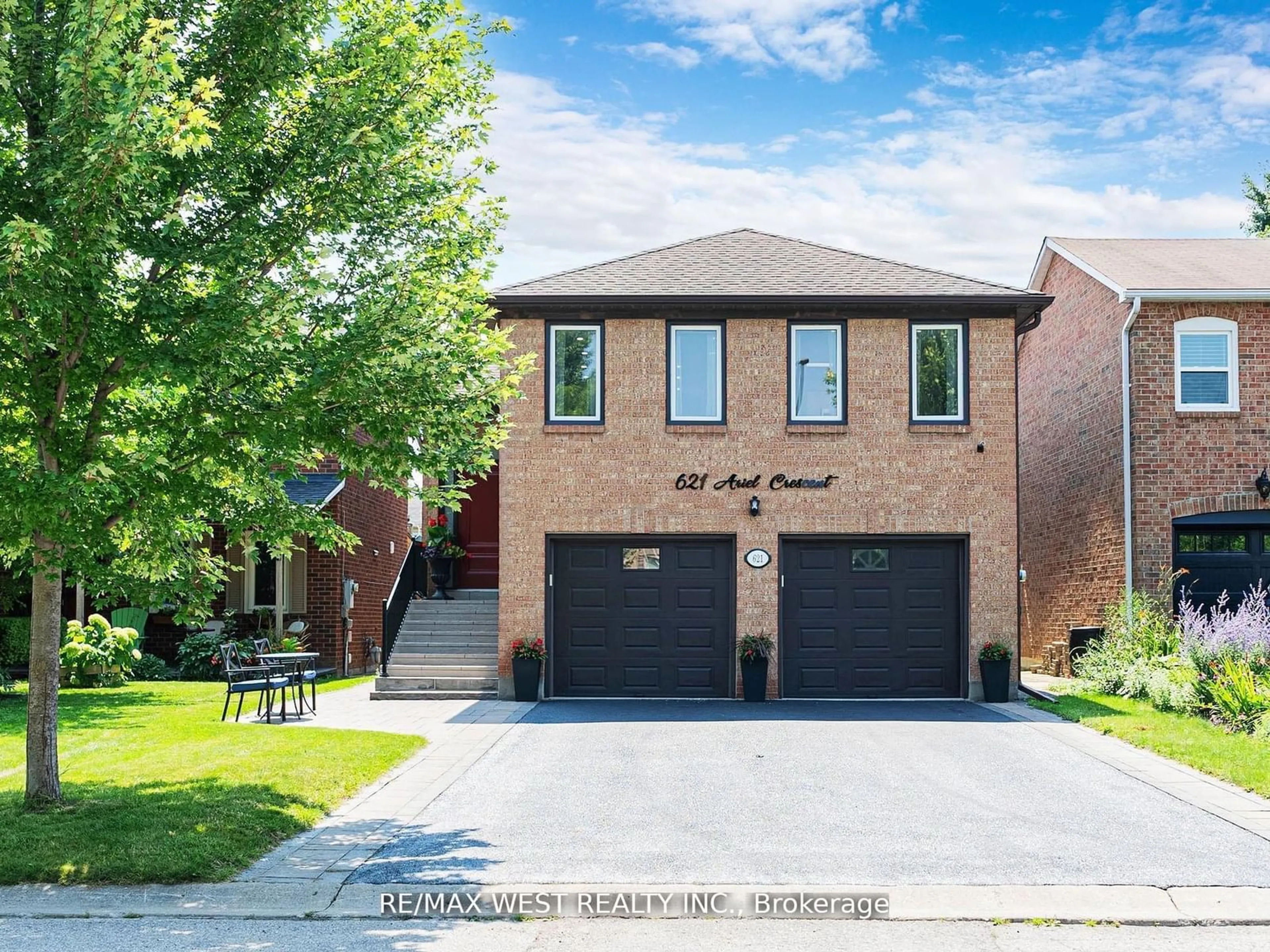 Home with brick exterior material for 621 Ariel Cres, Pickering Ontario L1V 4V6