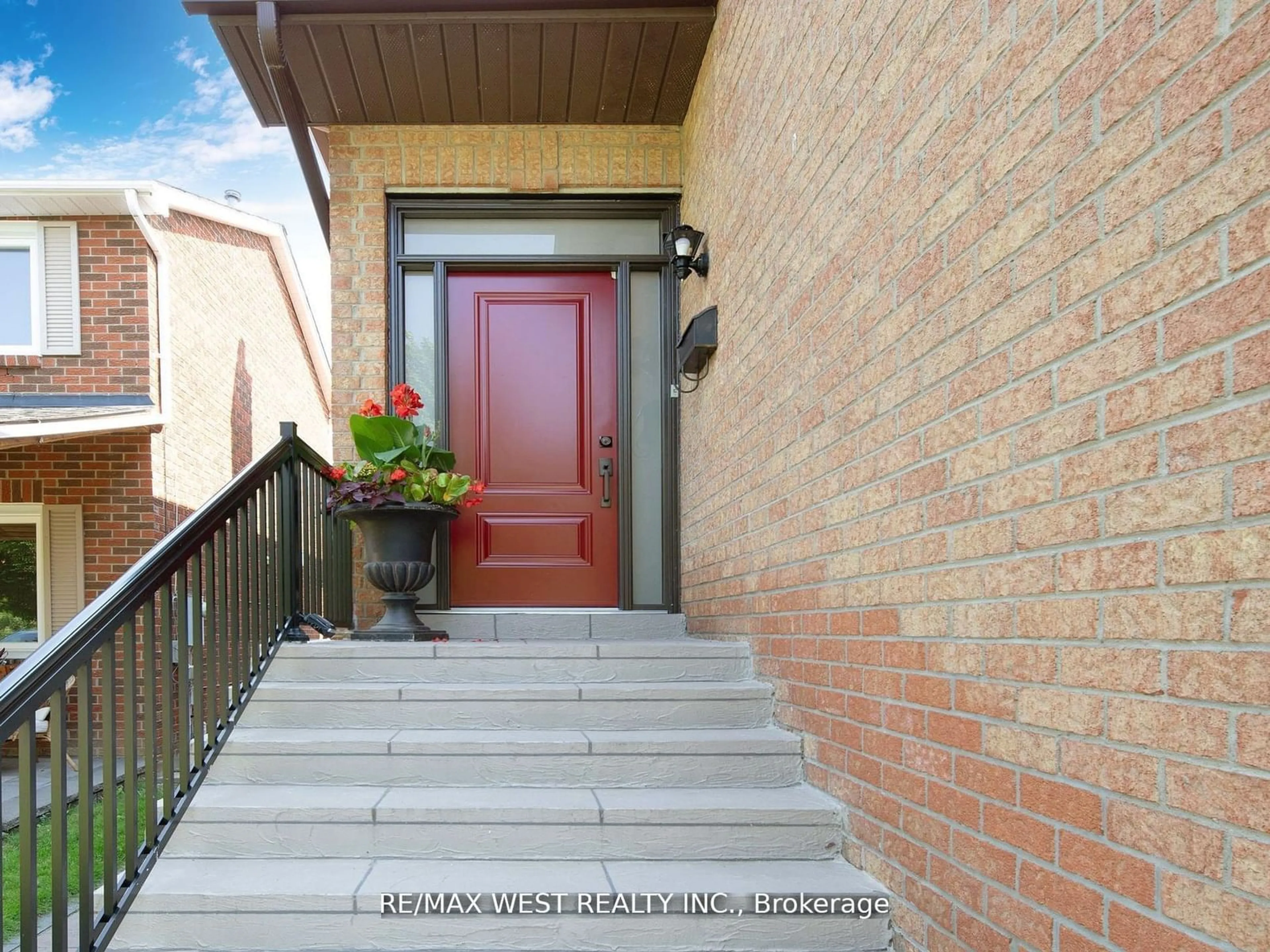 Indoor entryway, ceramic floors for 621 Ariel Cres, Pickering Ontario L1V 4V6