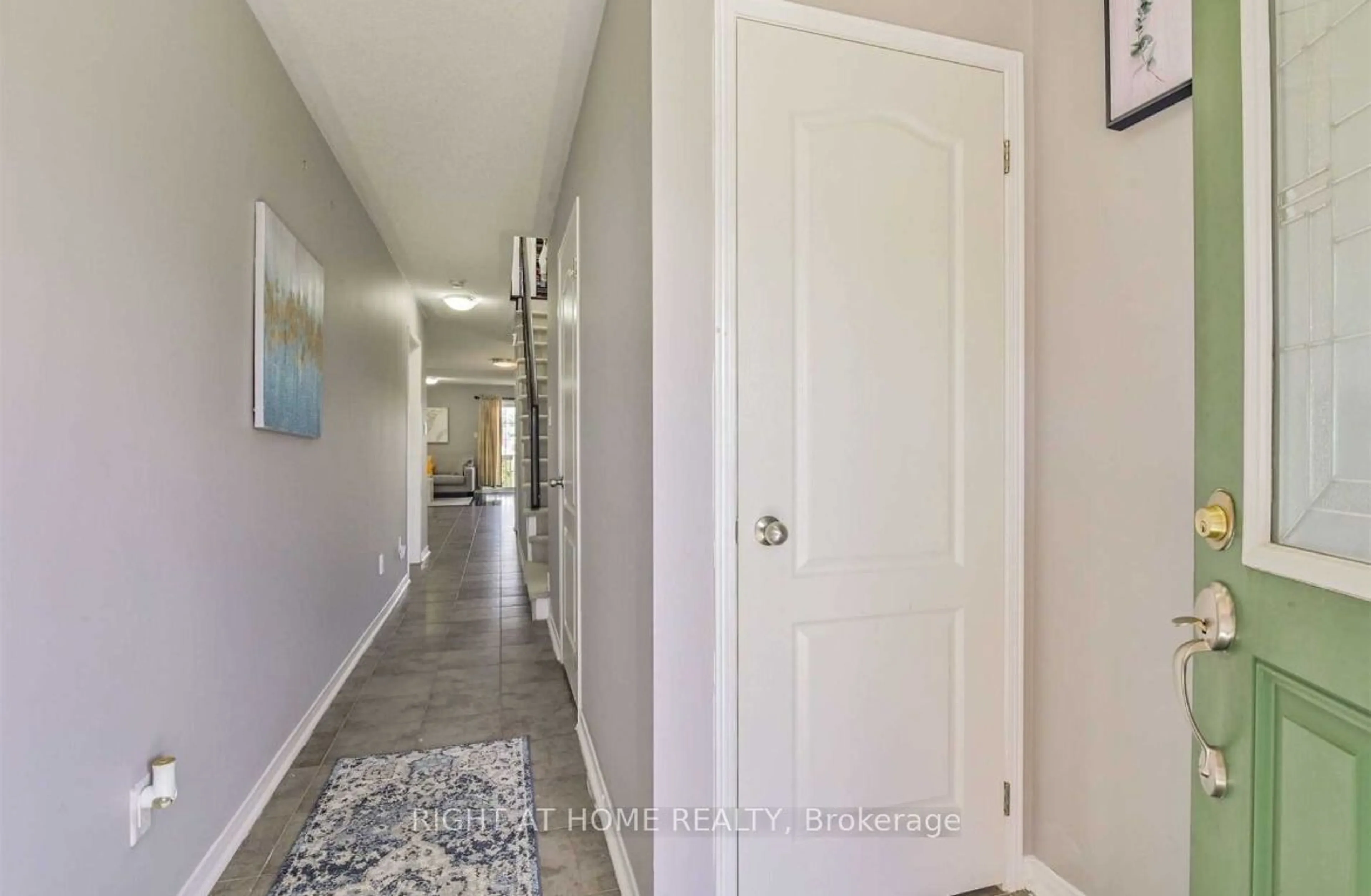 Indoor entryway, cement floor for 804 Mccue Dr, Oshawa Ontario L1K 0R1