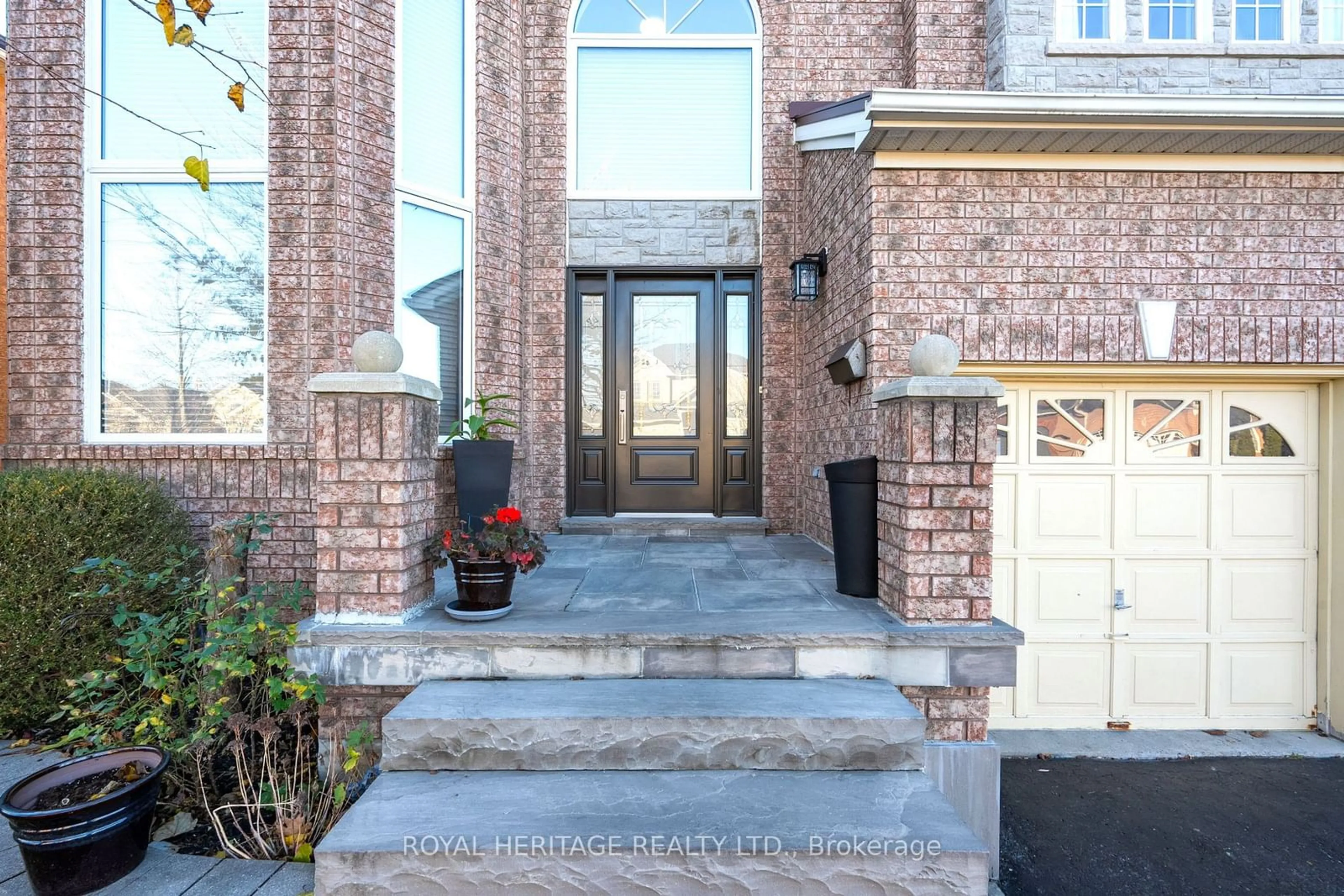 Home with brick exterior material for 131 Root Cres, Ajax Ontario L1T 4L5