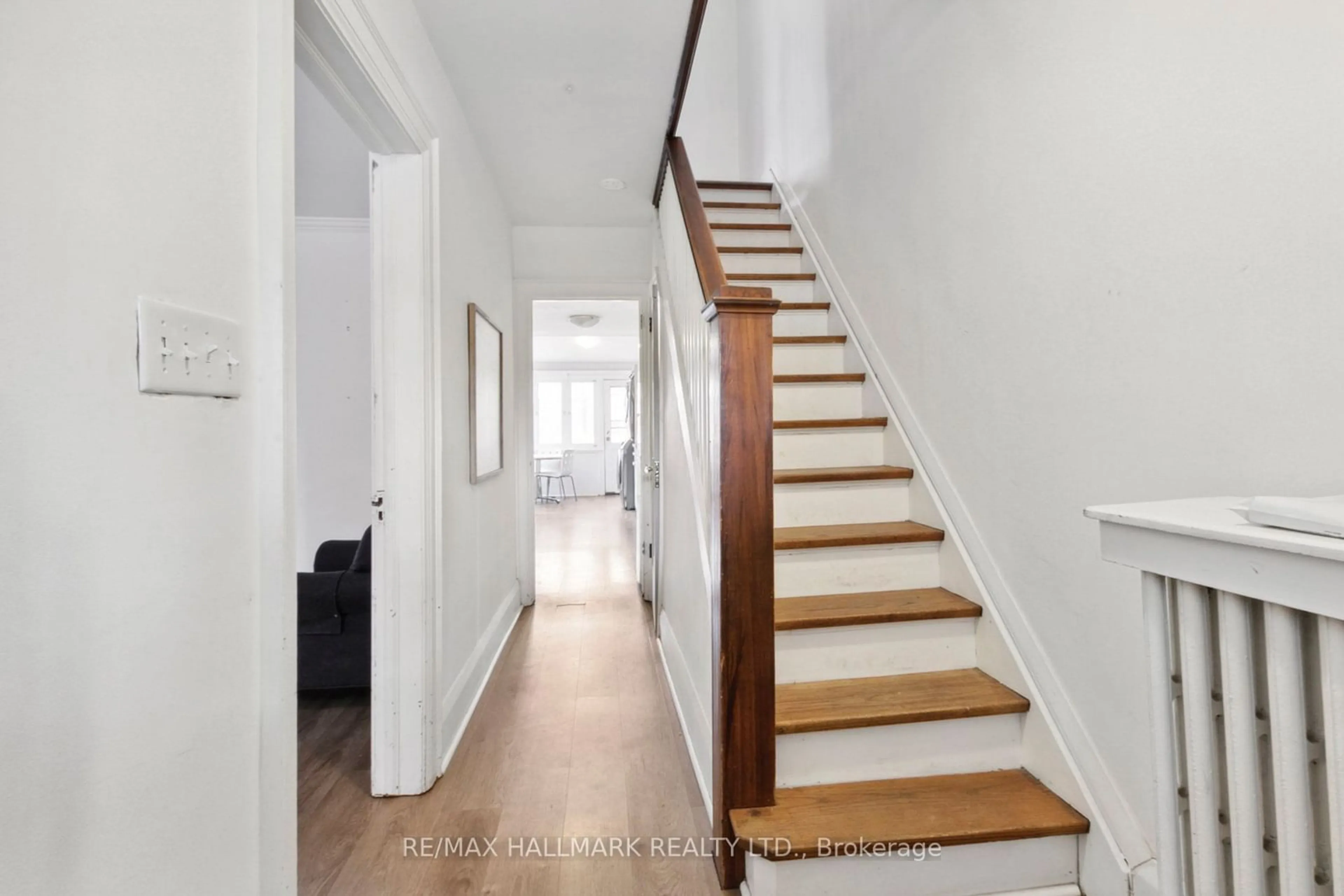 Indoor entryway, wood floors for 10 Dearbourne Ave, Toronto Ontario M4K 1M7