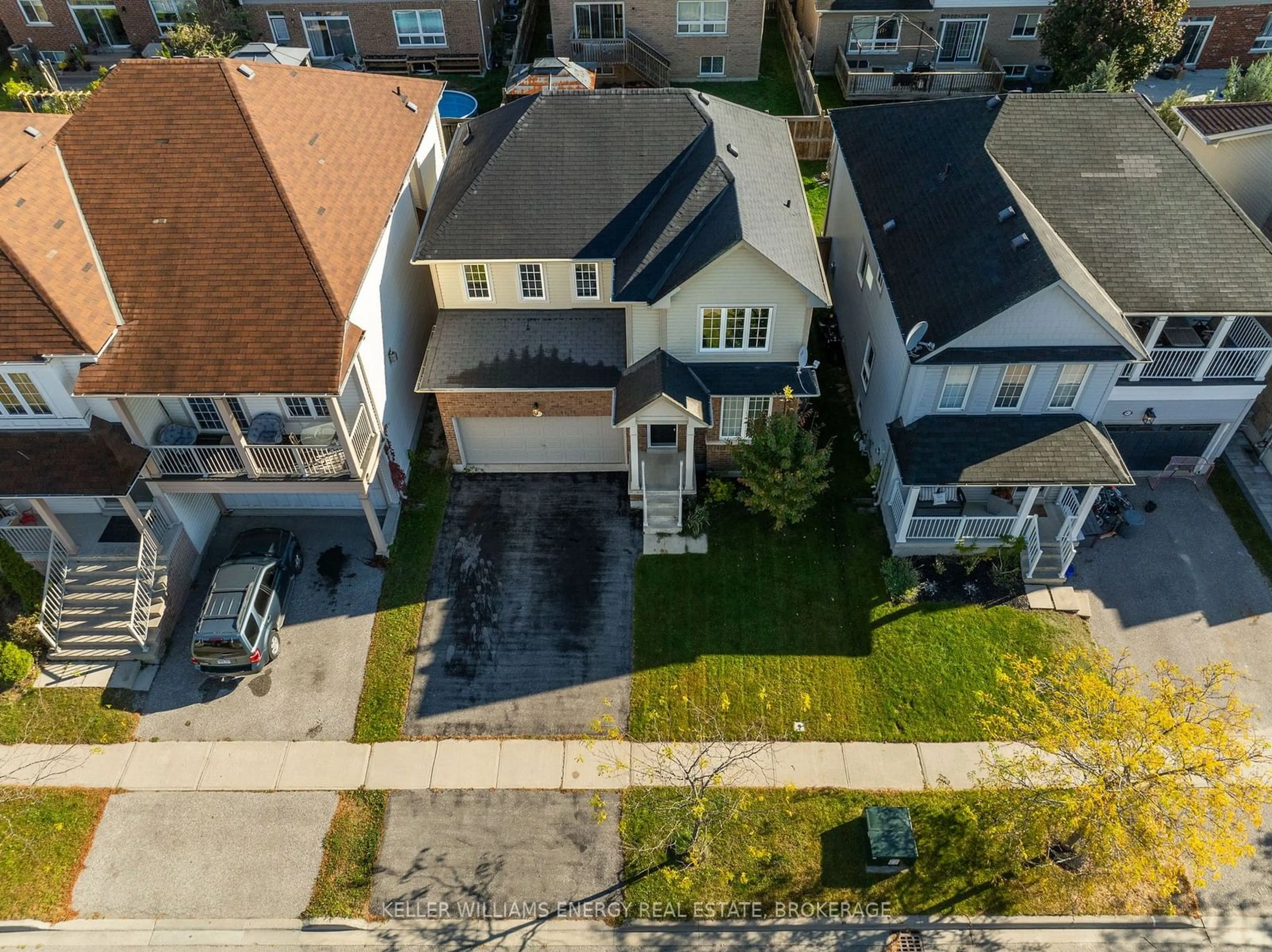 Frontside or backside of a home, the street view for 571 Shaftsbury St, Oshawa Ontario L1K 2V8