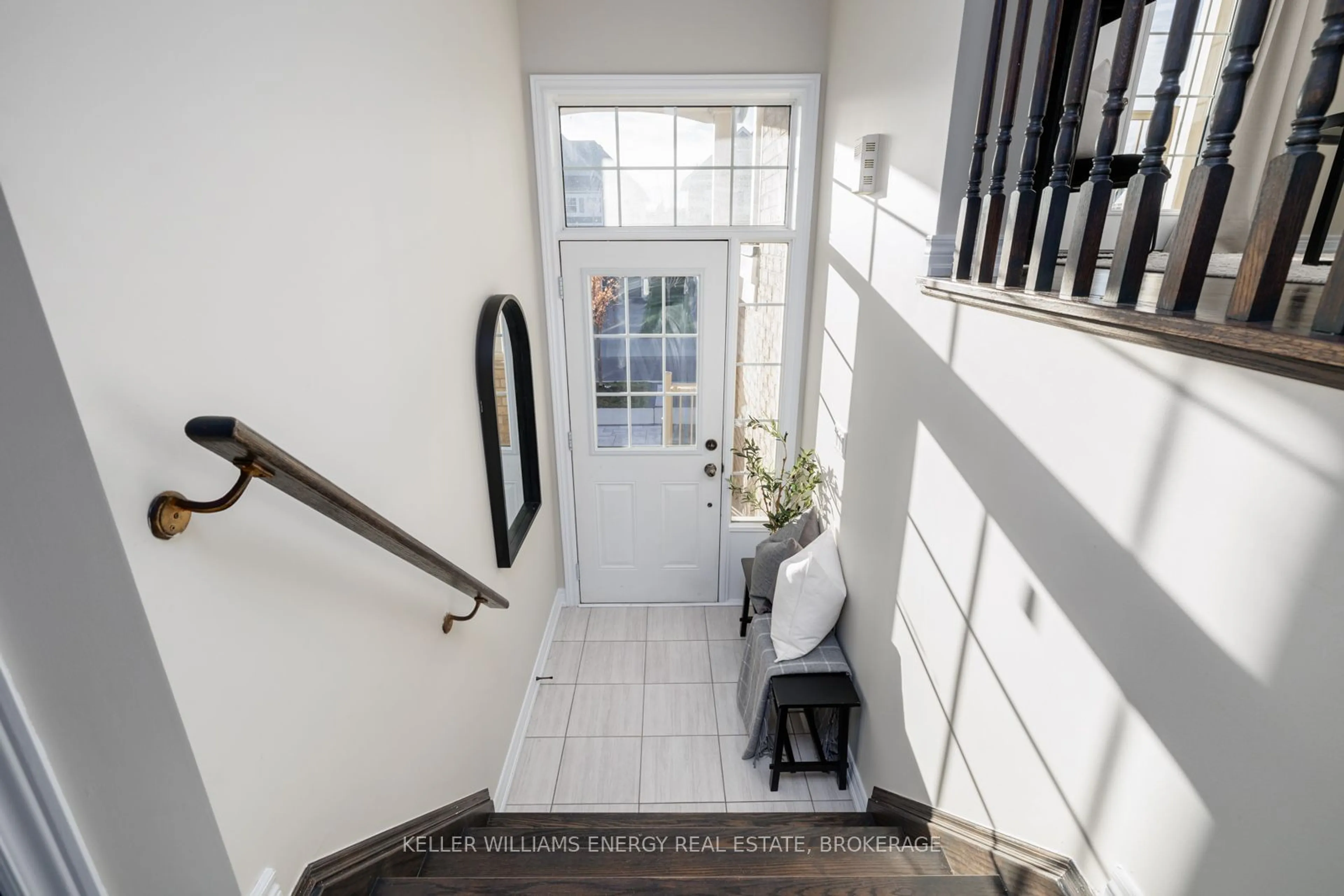 Indoor entryway, wood floors for 290 Kenneth Cole Dr, Clarington Ontario L1C 0W3