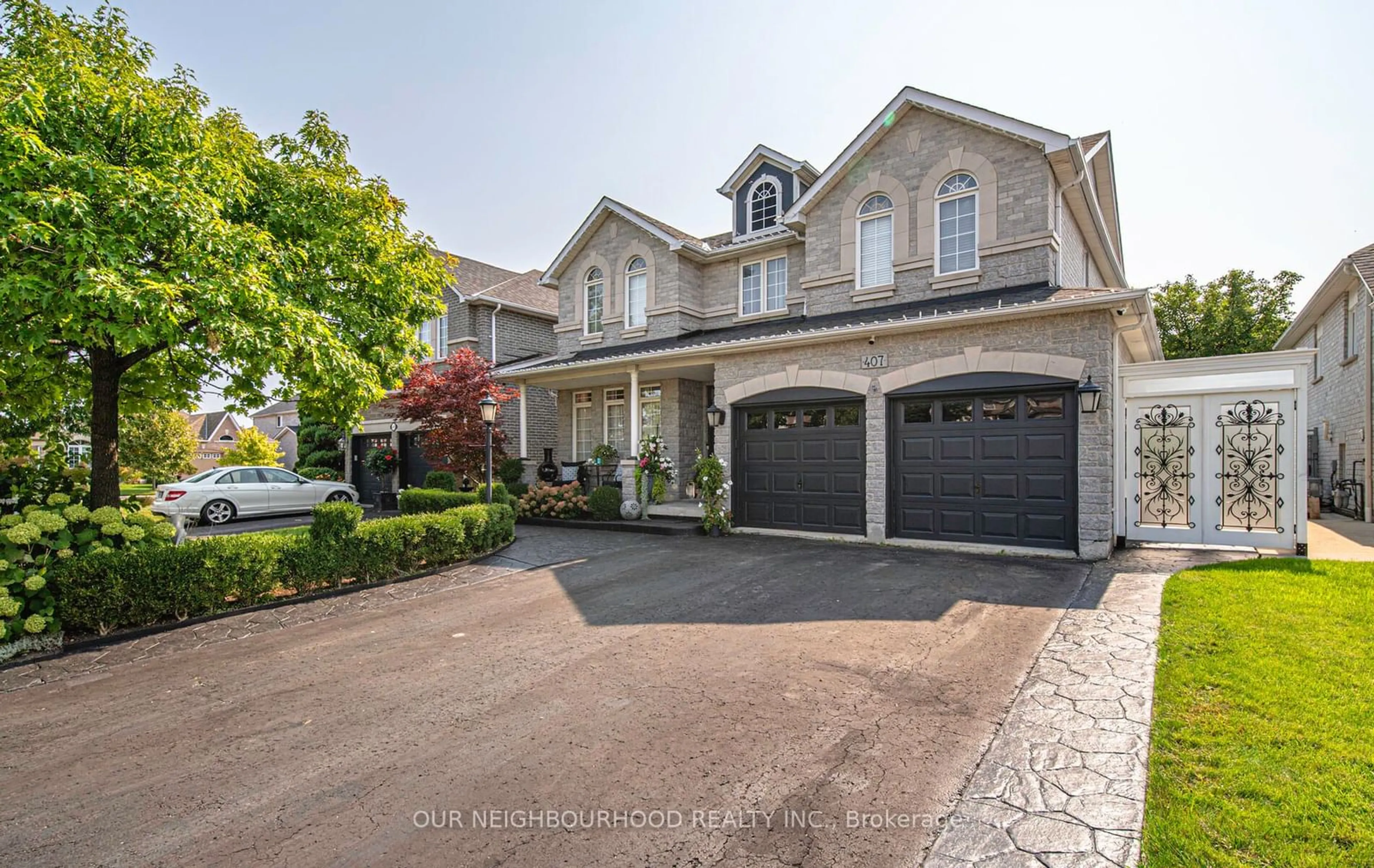 Frontside or backside of a home, the street view for 407 Frontier Crt, Pickering Ontario L1W 4B1