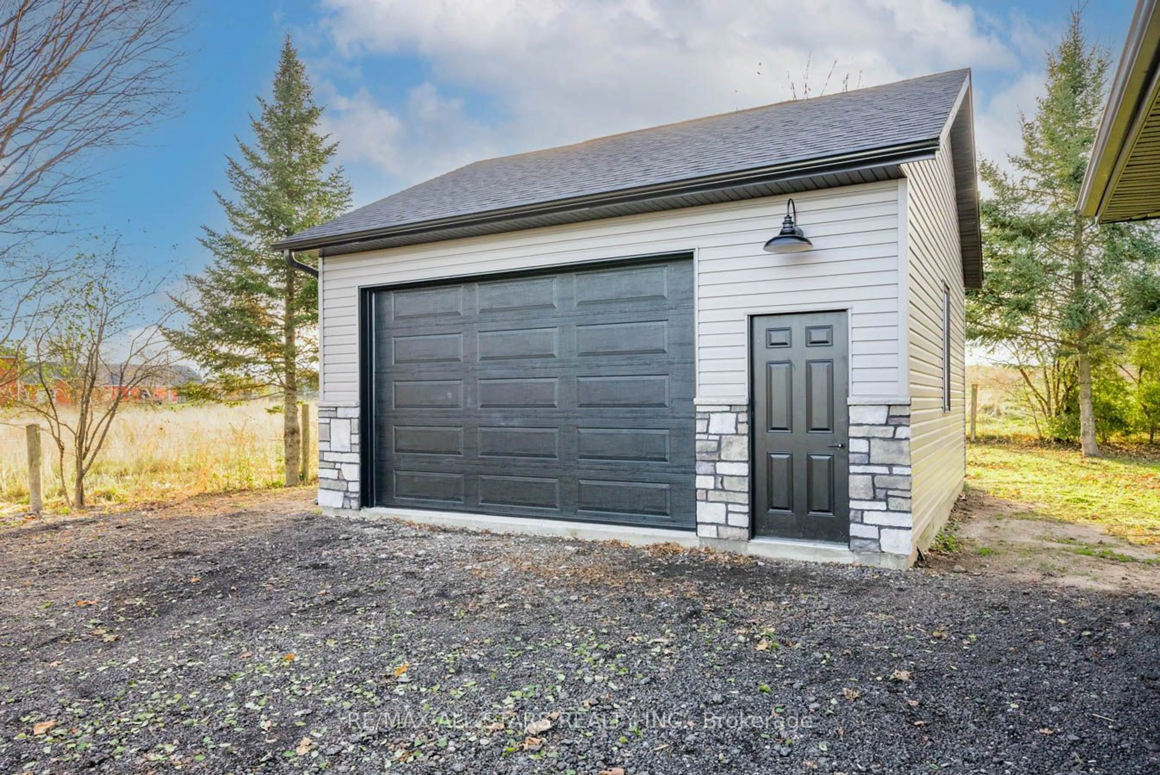 Indoor garage, cement floor for 21250 Highway 12, Scugog Ontario L9P 1R3