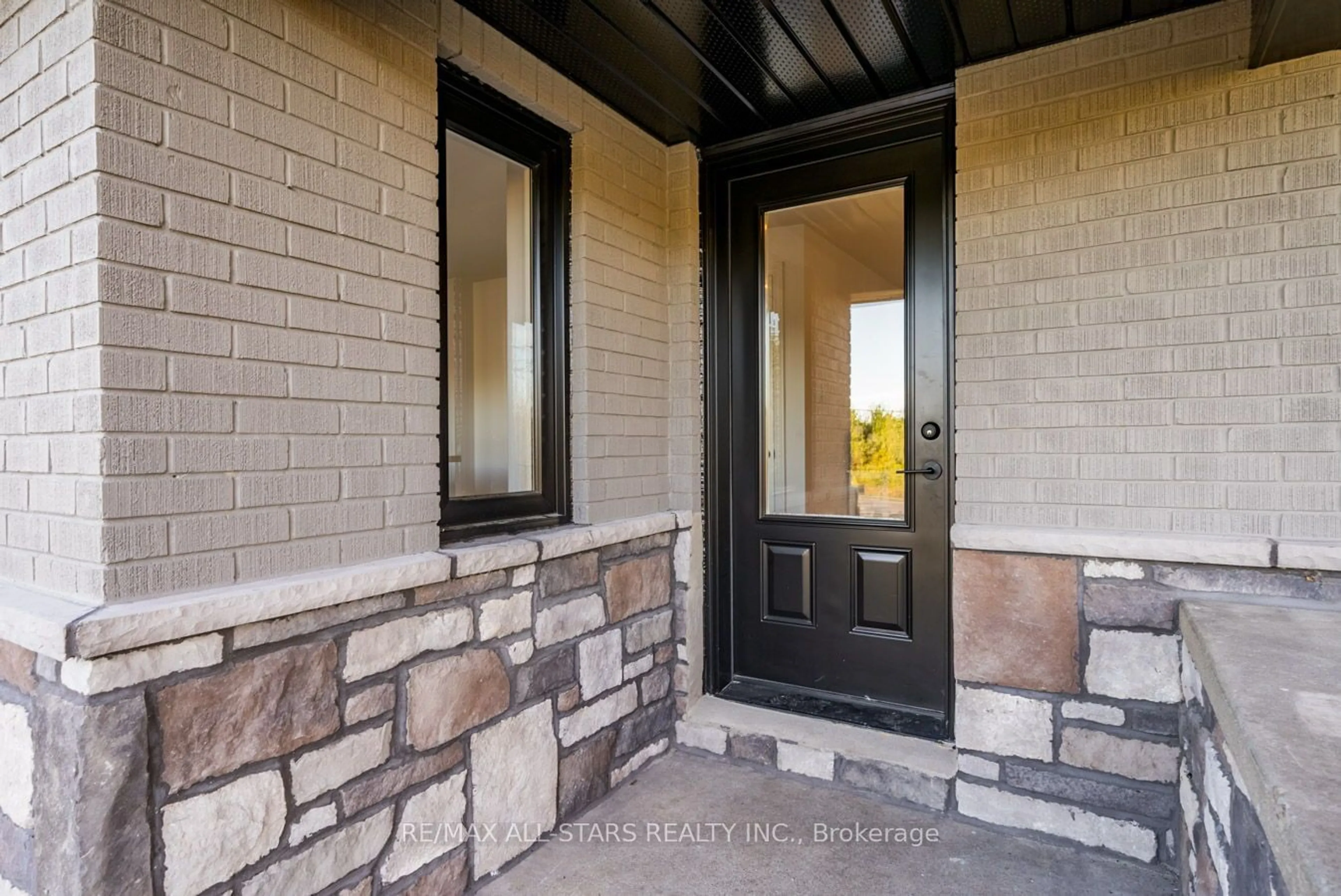 Indoor entryway, cement floor for 21250 Highway 12, Scugog Ontario L9P 1R3