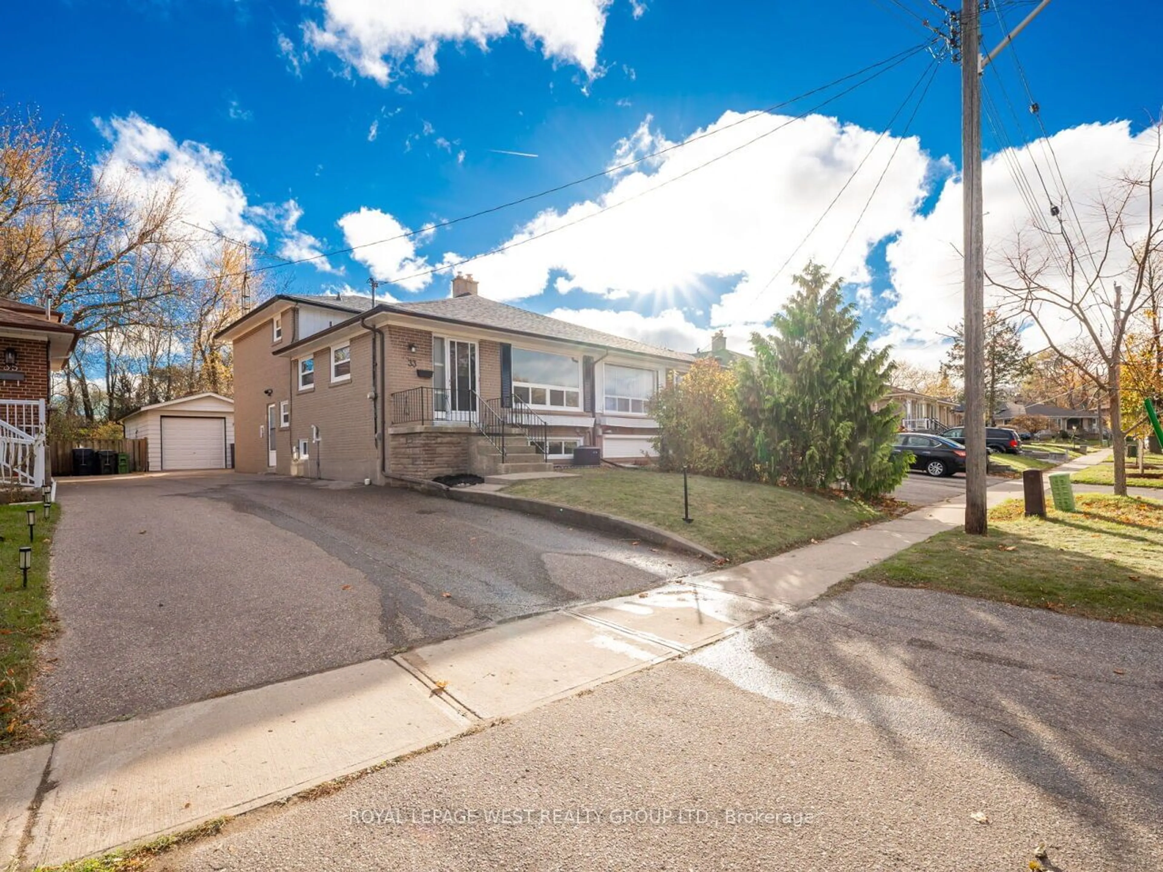 A pic from exterior of the house or condo, the street view for 33 Syracuse Cres, Toronto Ontario M1E 2G7