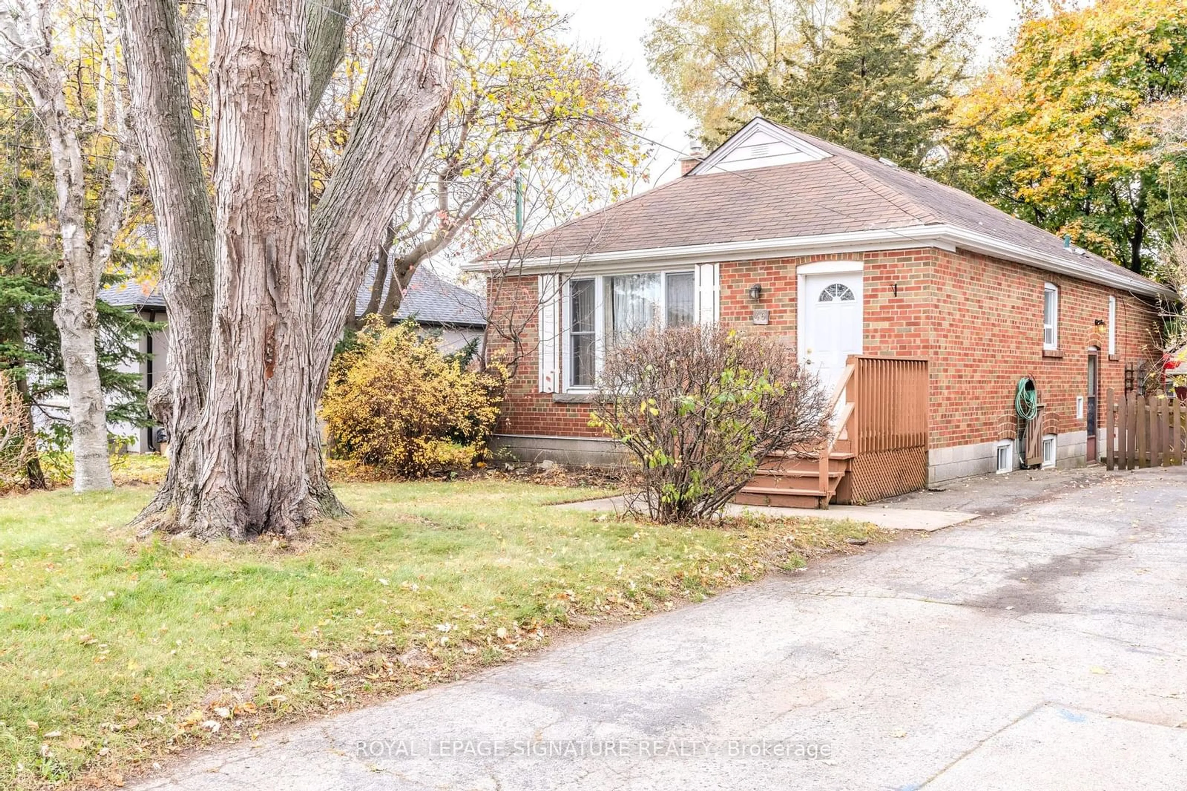 Frontside or backside of a home, the street view for 46 Singleton Rd, Toronto Ontario M1R 1H9