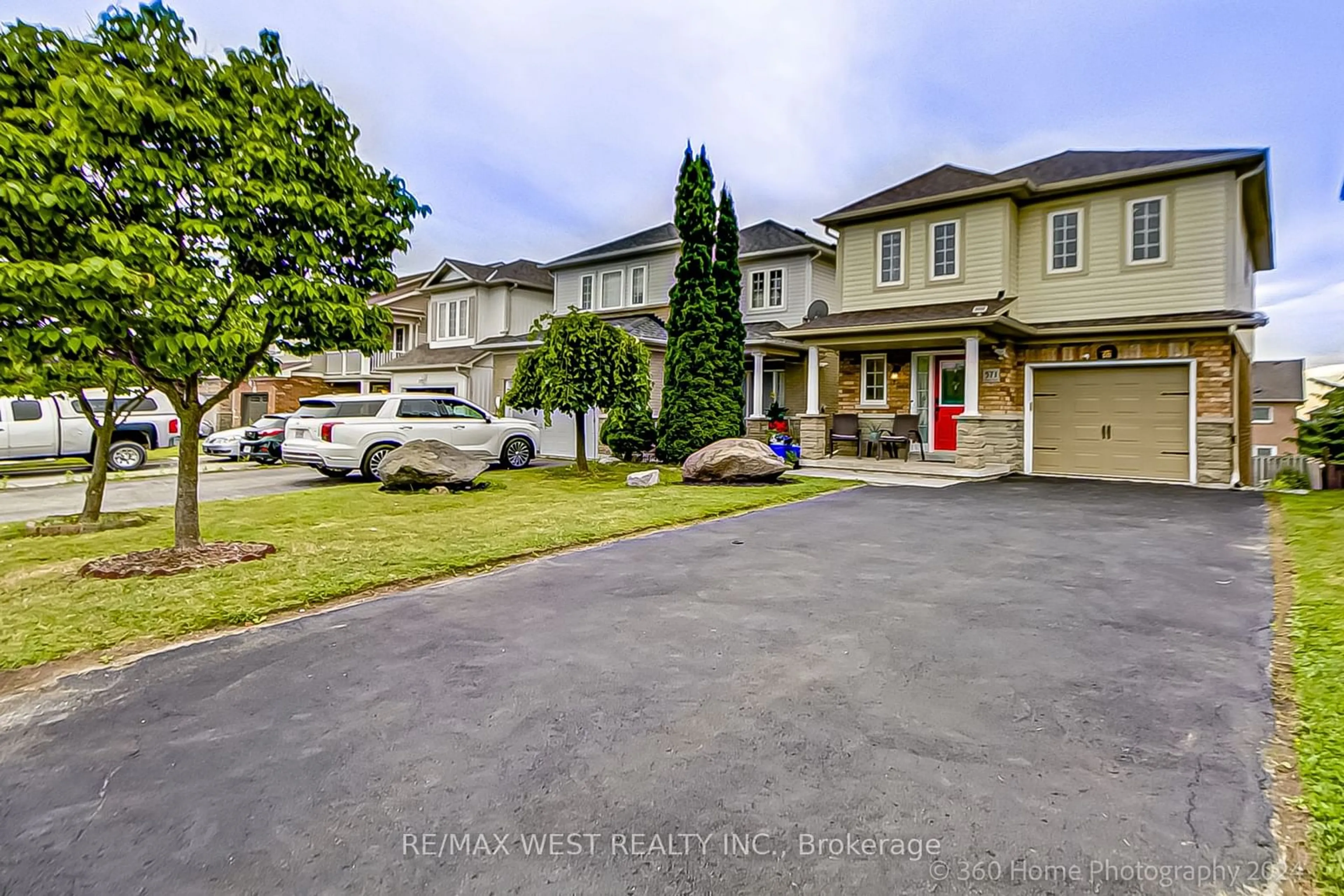 Frontside or backside of a home, the street view for 571 Blythwood Sq, Oshawa Ontario L1K 2R7