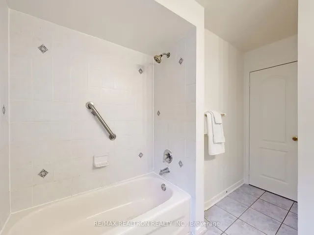Additional property image - 8 Grackle Tr