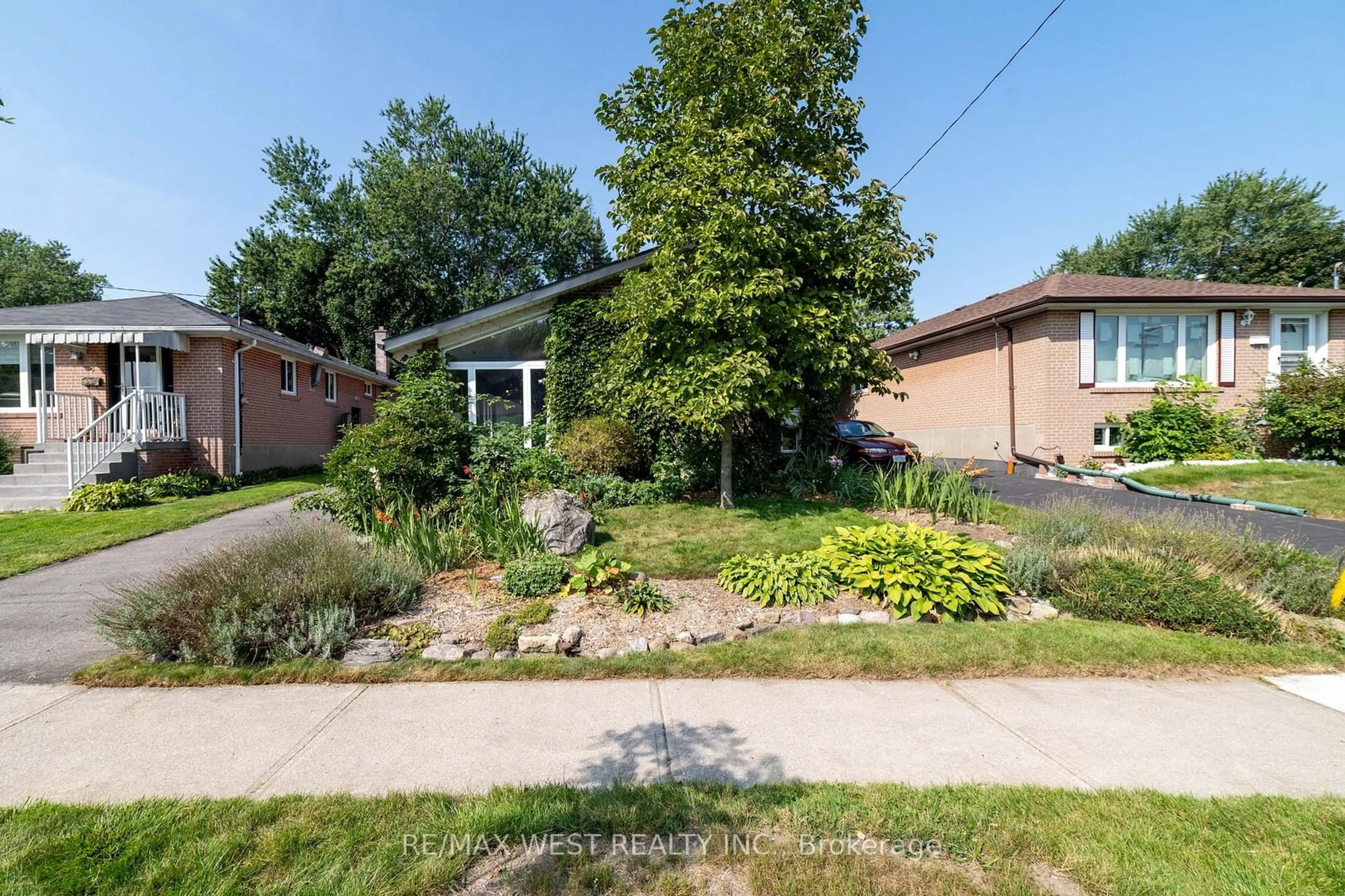 Frontside or backside of a home, the street view for 10 Rowallan Dr, Toronto Ontario M1E 2Y4