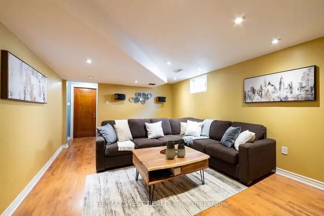 Additional property image - 10 Rowallan Dr