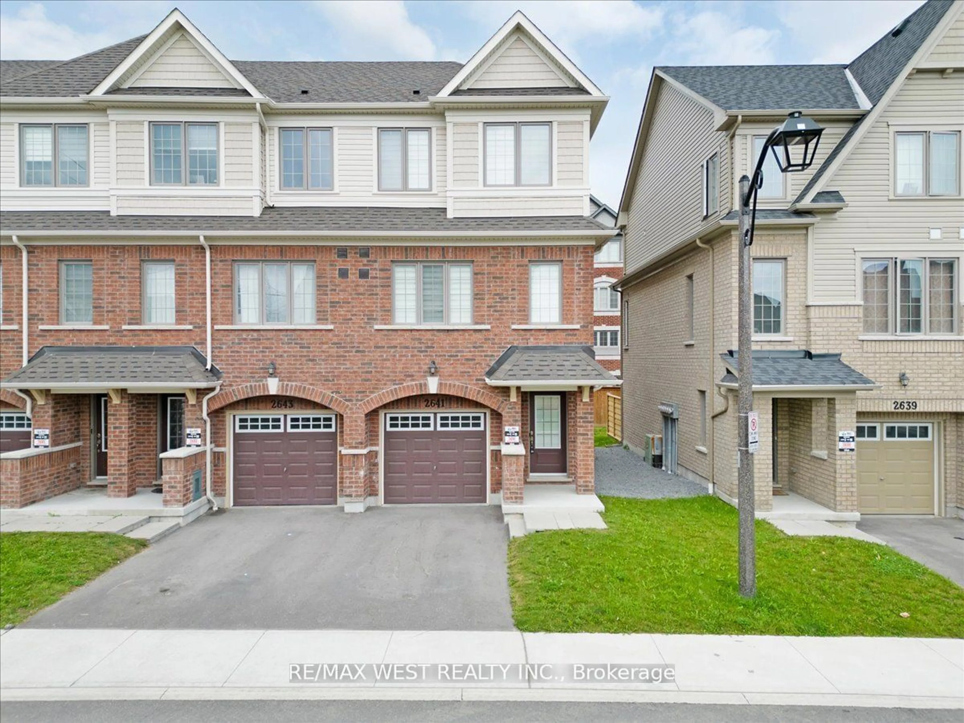 A pic from exterior of the house or condo, cottage for 2641 Magdalen Path #19, Oshawa Ontario L1L 0R6