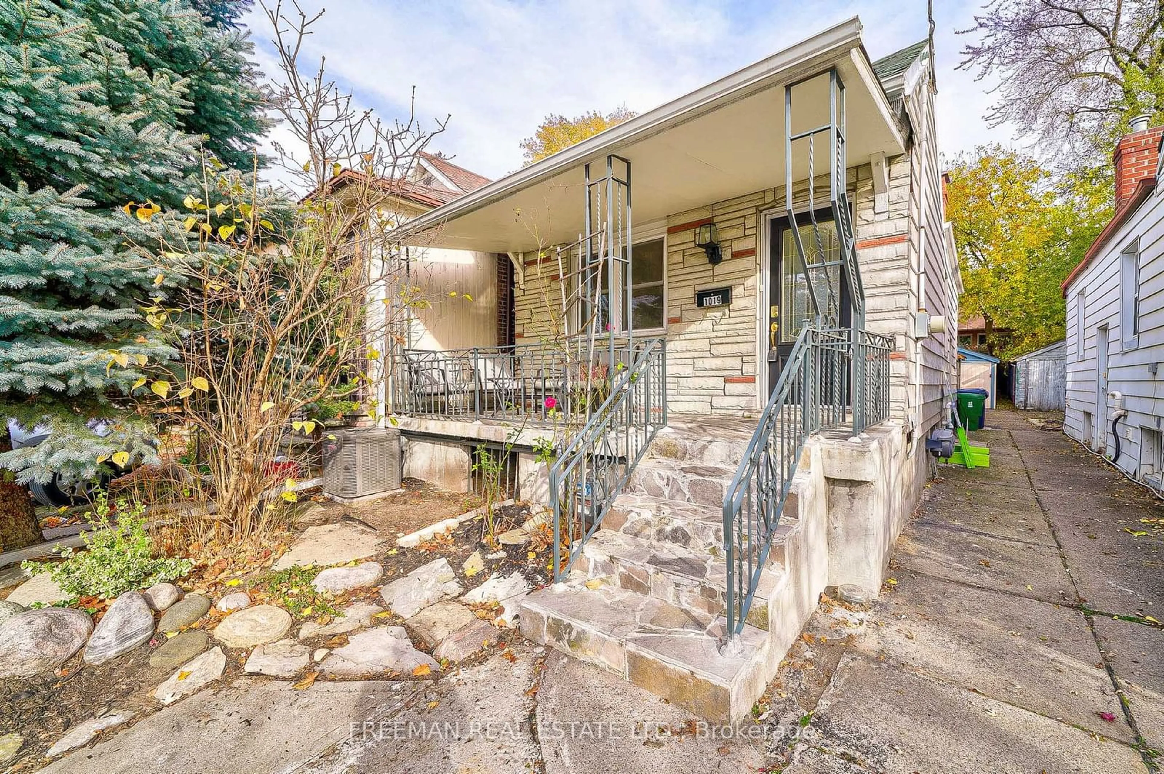 Patio, cottage for 1019 Greenwood Ave, Toronto Ontario M4J 4C9