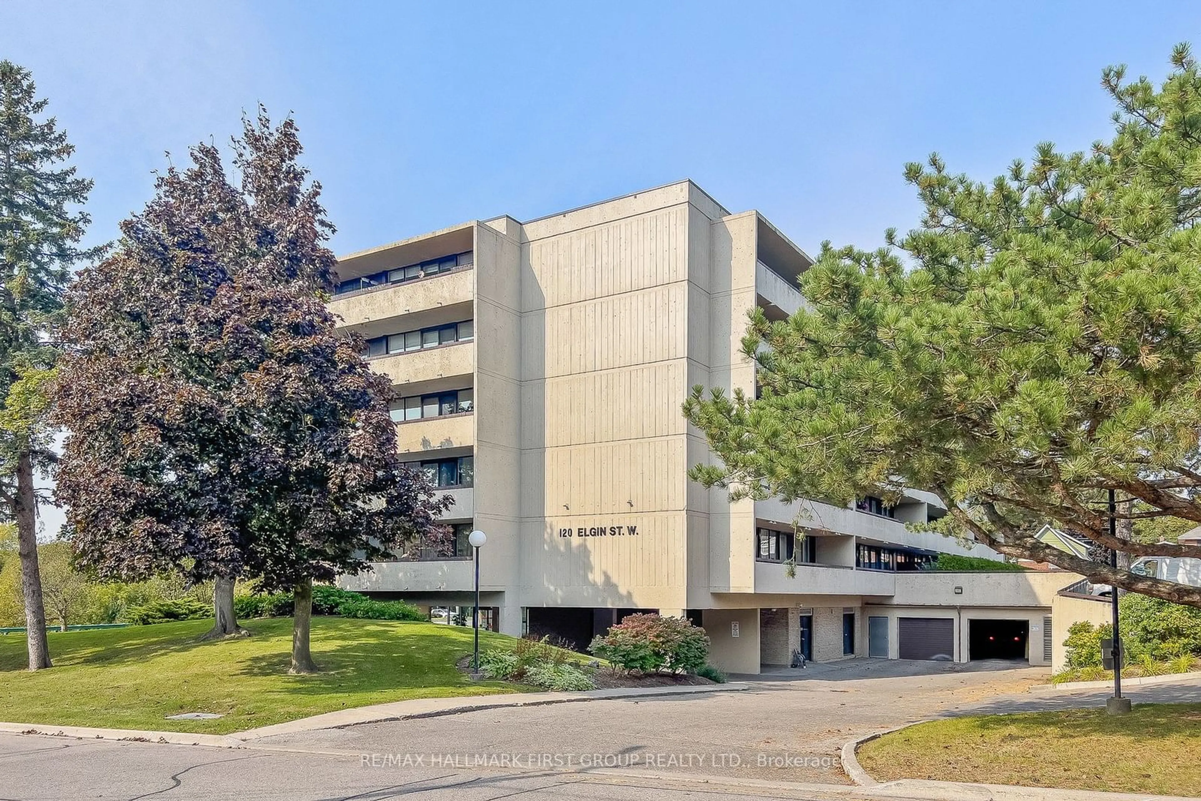 A pic from exterior of the house or condo, the front or back of building for 120 Elgin St #107, Oshawa Ontario L1G 1S7