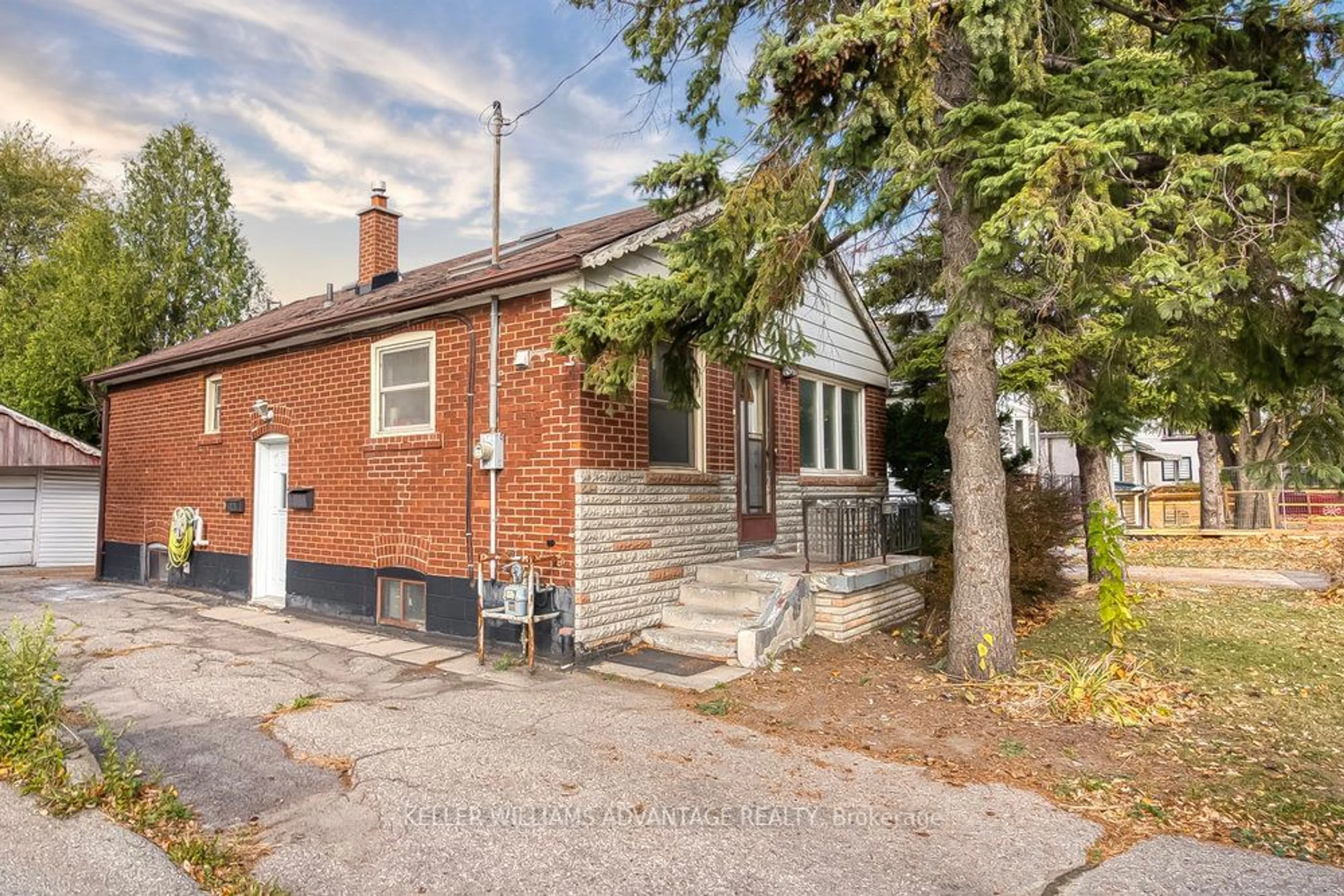 Home with brick exterior material for 850 Danforth Rd, Toronto Ontario M1K 1H5