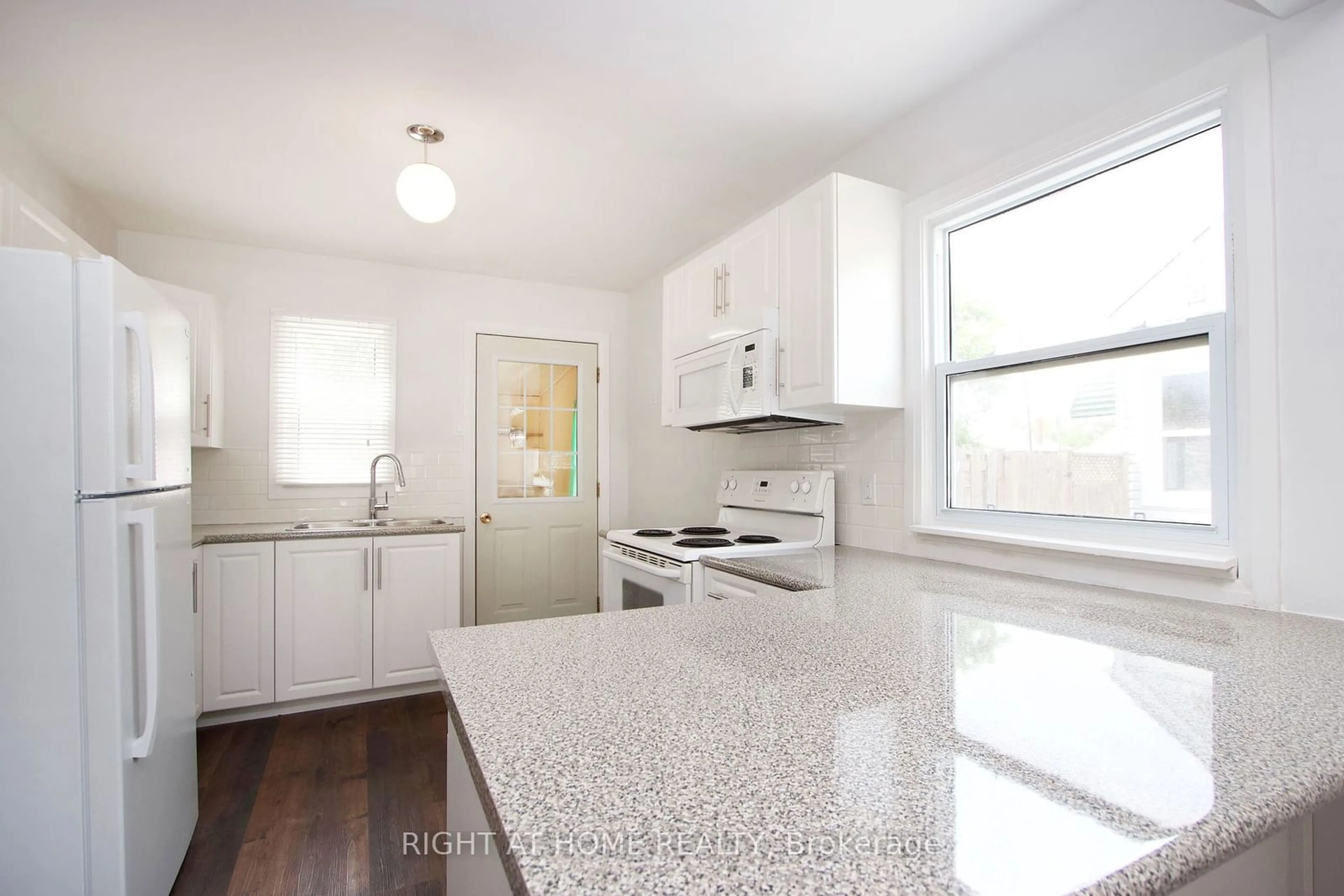 Standard kitchen, wood floors for 262 Drew St, Oshawa Ontario L1H 5A7