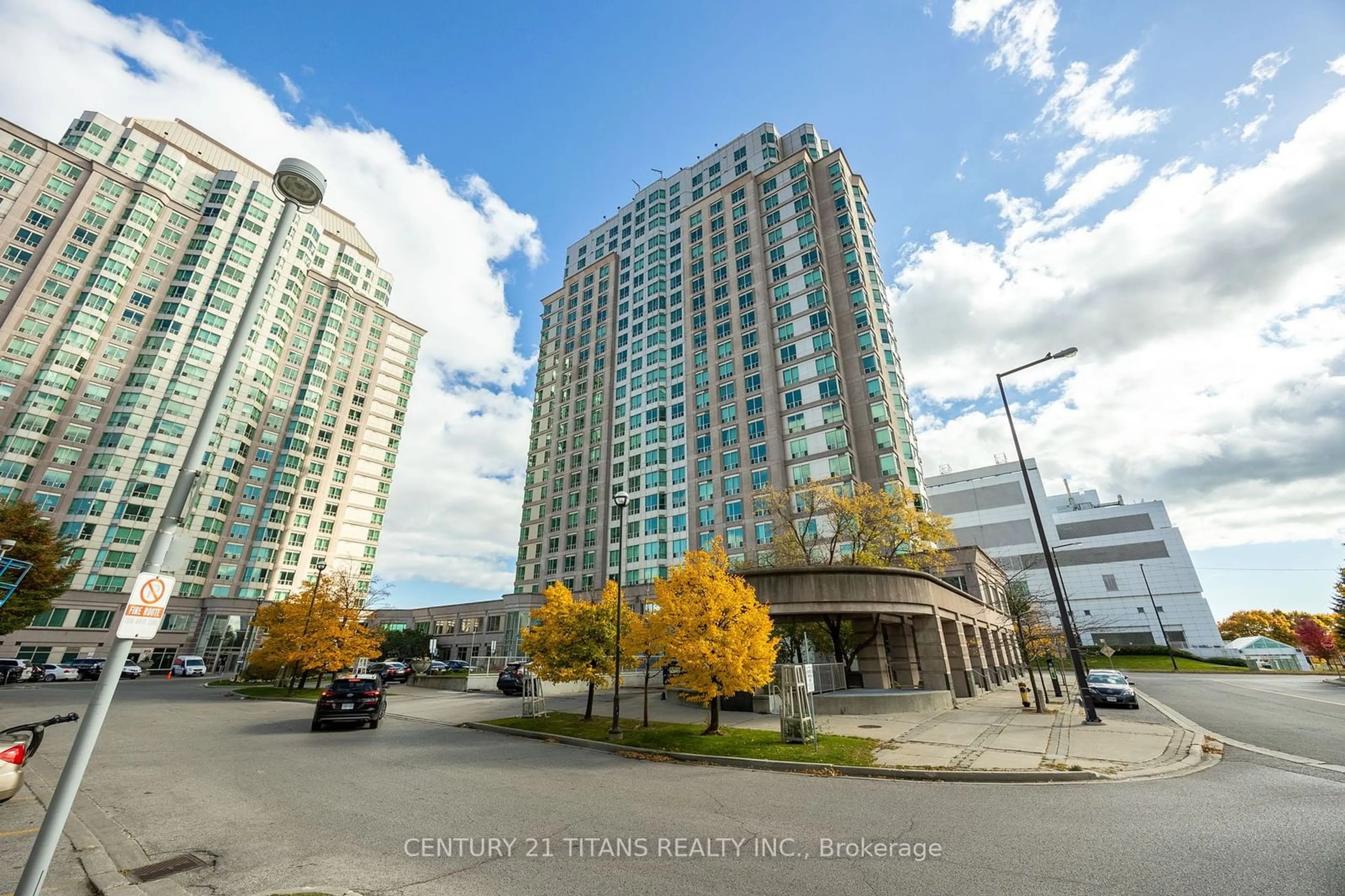 A pic from exterior of the house or condo, the street view for 1 Lee Centre Dr #1813, Toronto Ontario M1H 3J2