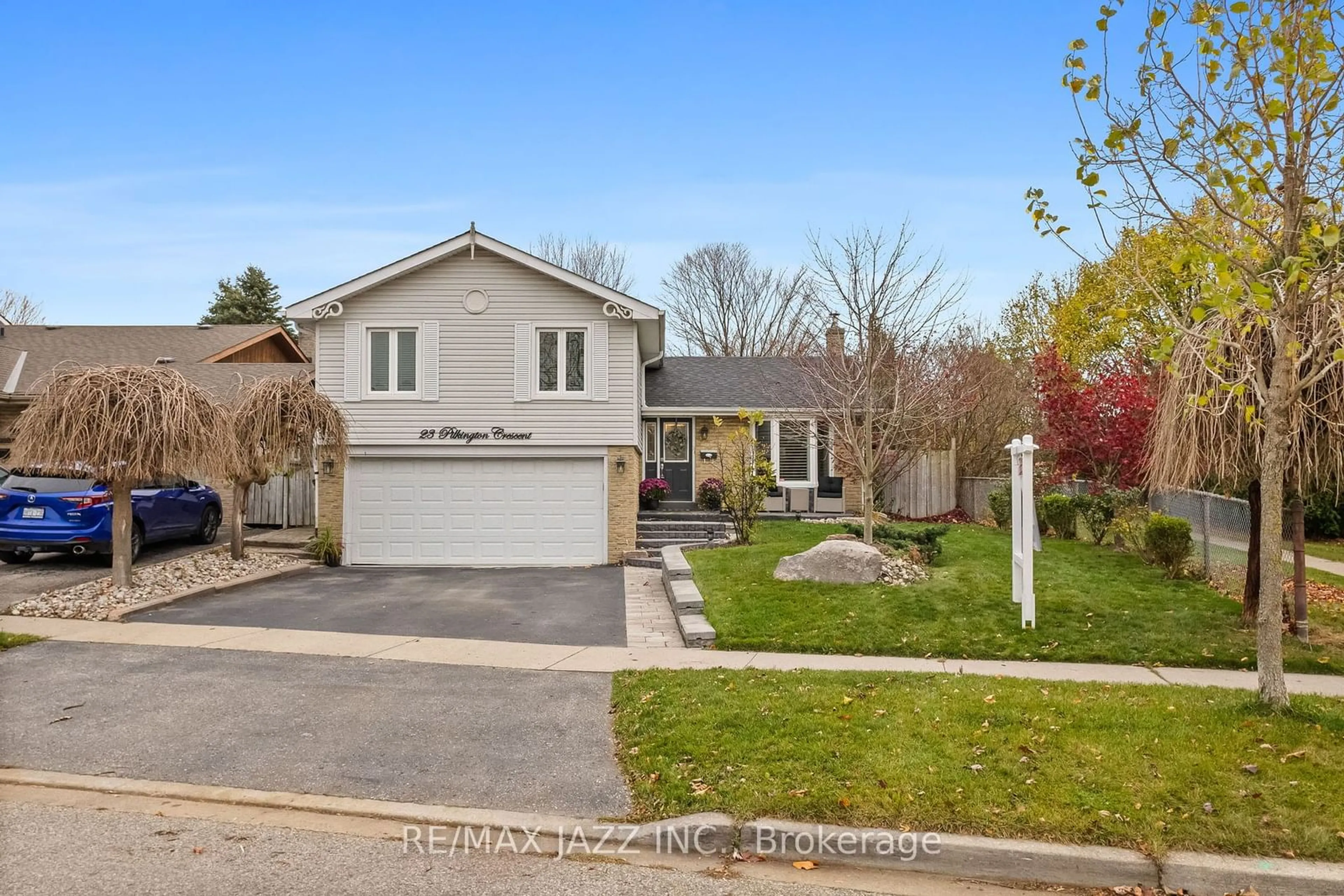 Frontside or backside of a home, the street view for 23 Pilkington Cres, Whitby Ontario L1N 6E8