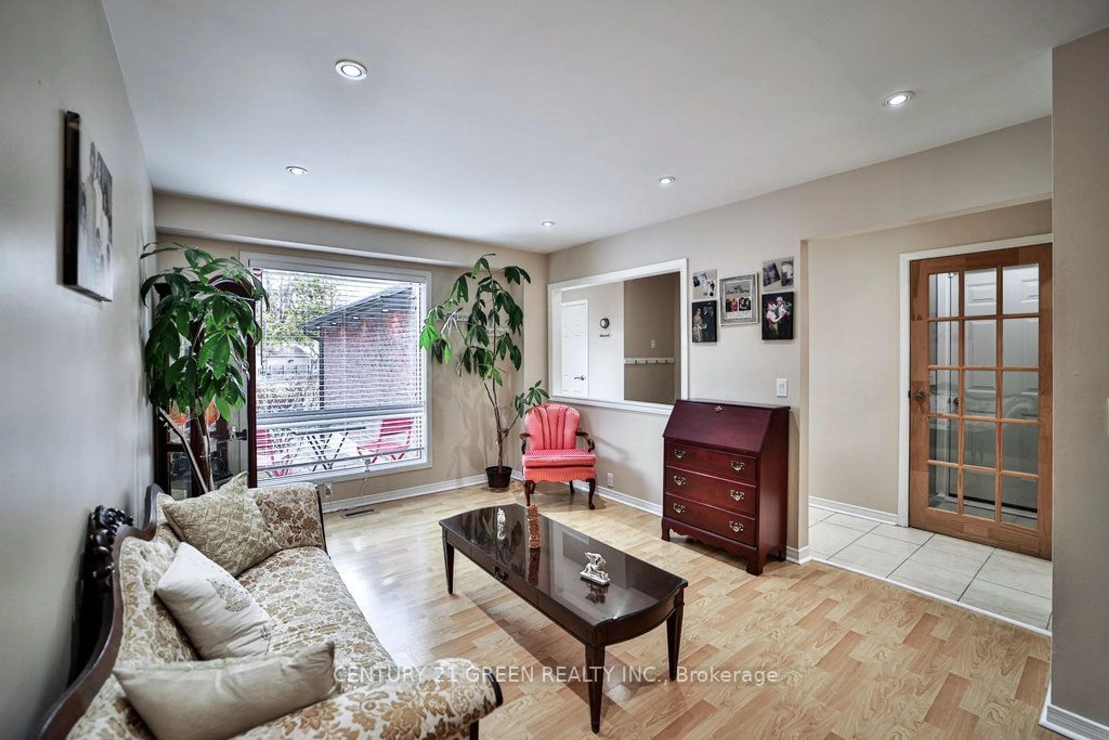 Living room, wood floors for 79 Warwick Castle Crt, Toronto Ontario M1B 3E5