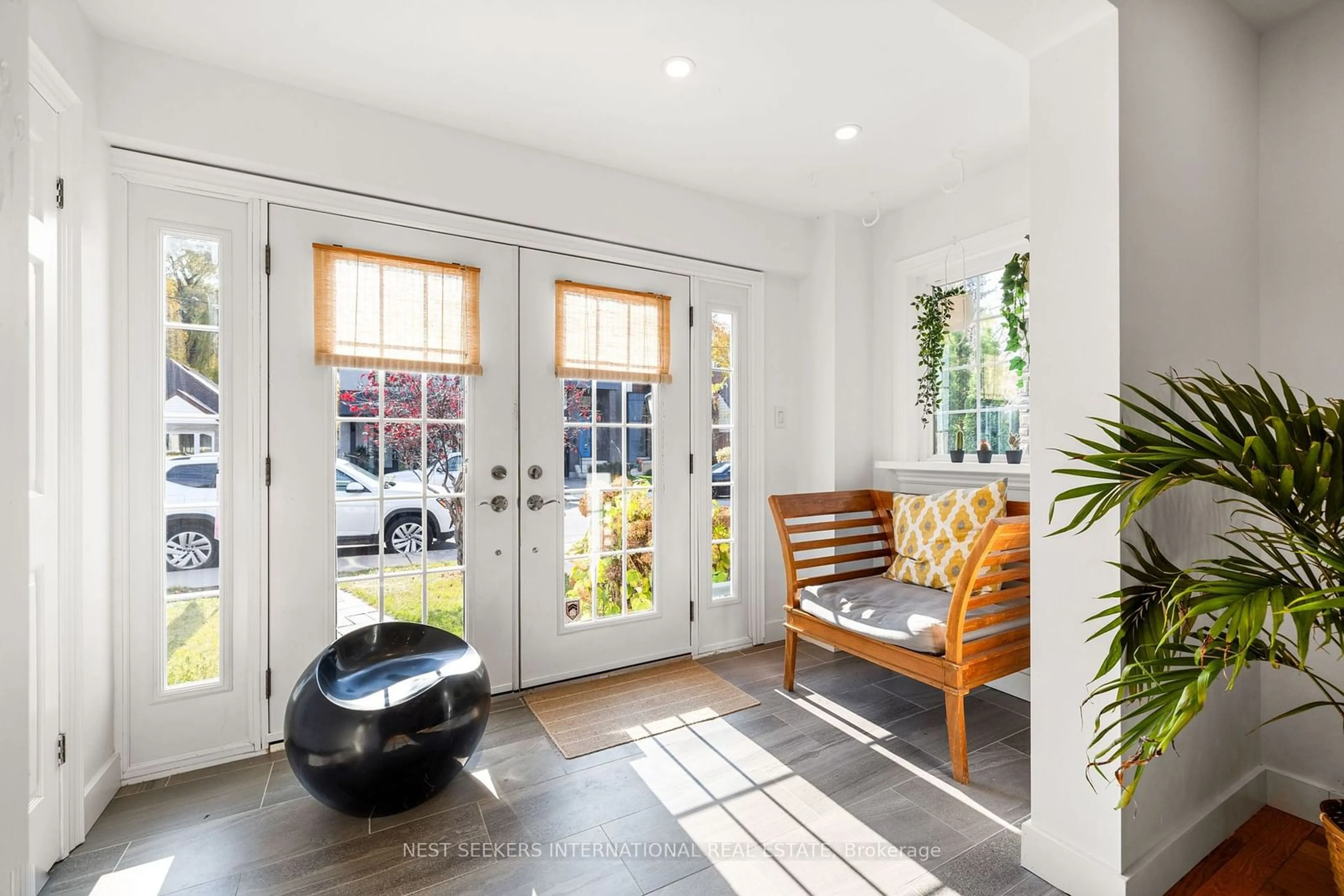 Indoor entryway, wood floors for 40 Linton Ave, Toronto Ontario M1N 1W6