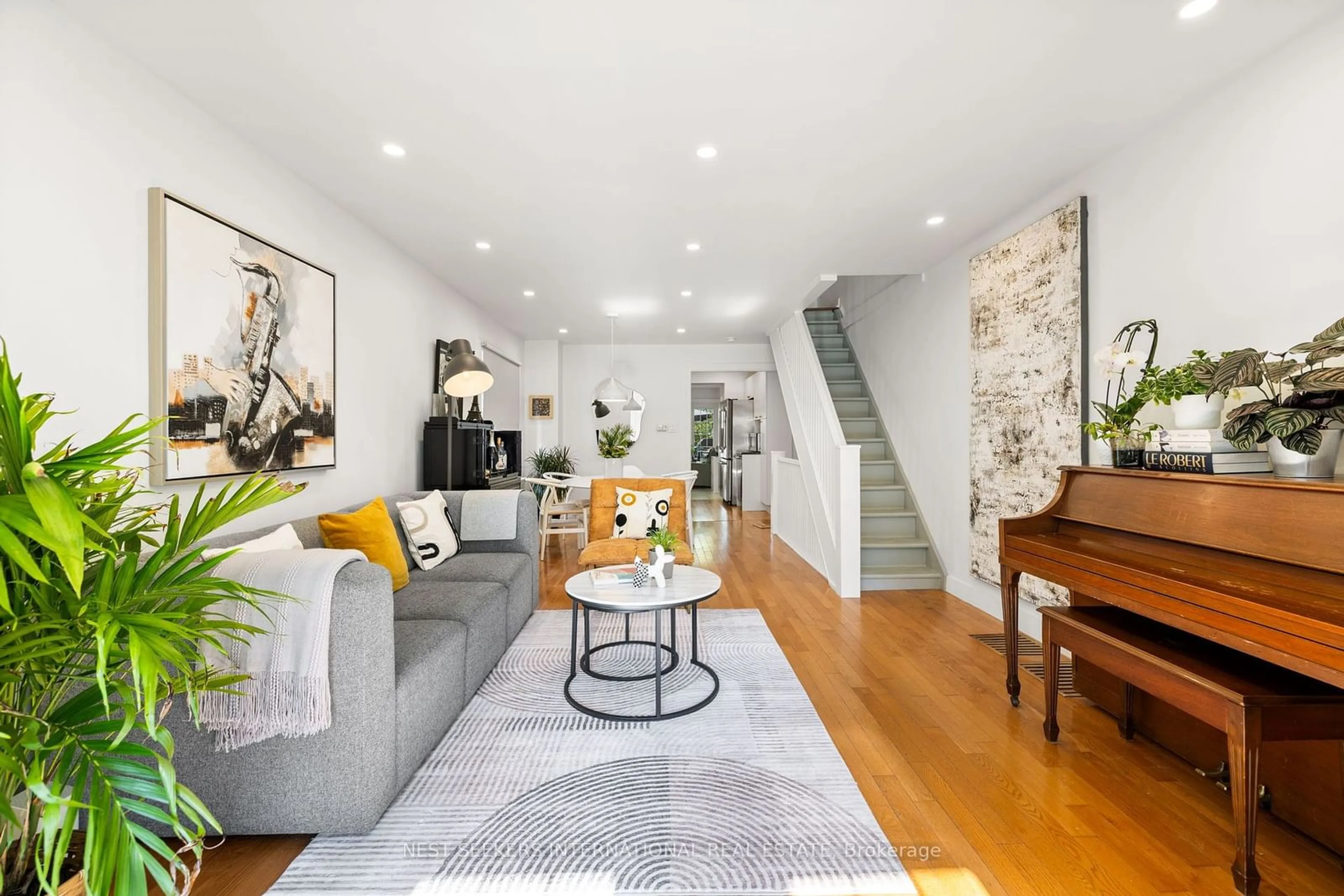 Living room, wood floors for 40 Linton Ave, Toronto Ontario M1N 1W6