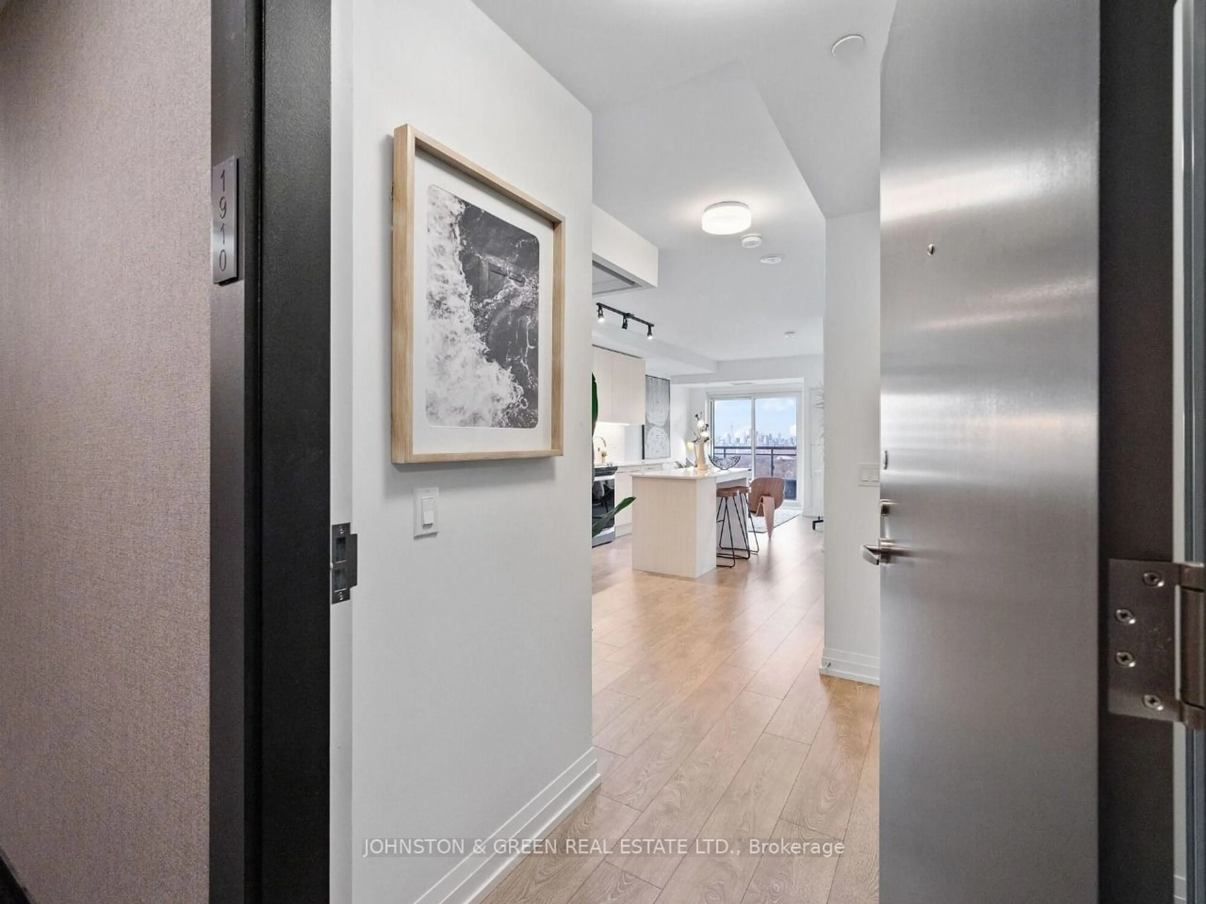 Indoor entryway, wood floors for 286 Main St #1910, Toronto Ontario M4C 0B3