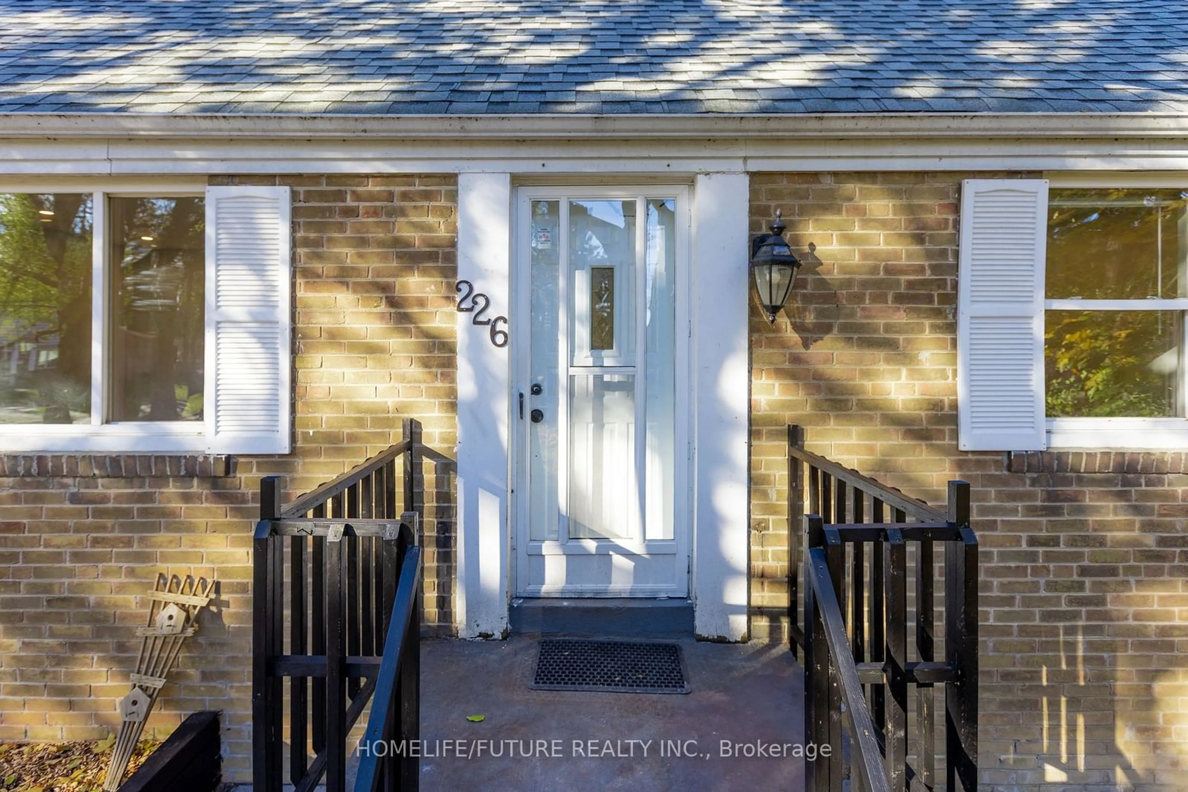 Indoor entryway, wood floors for 226 Oakridge Dr, Toronto Ontario M1M 2B3