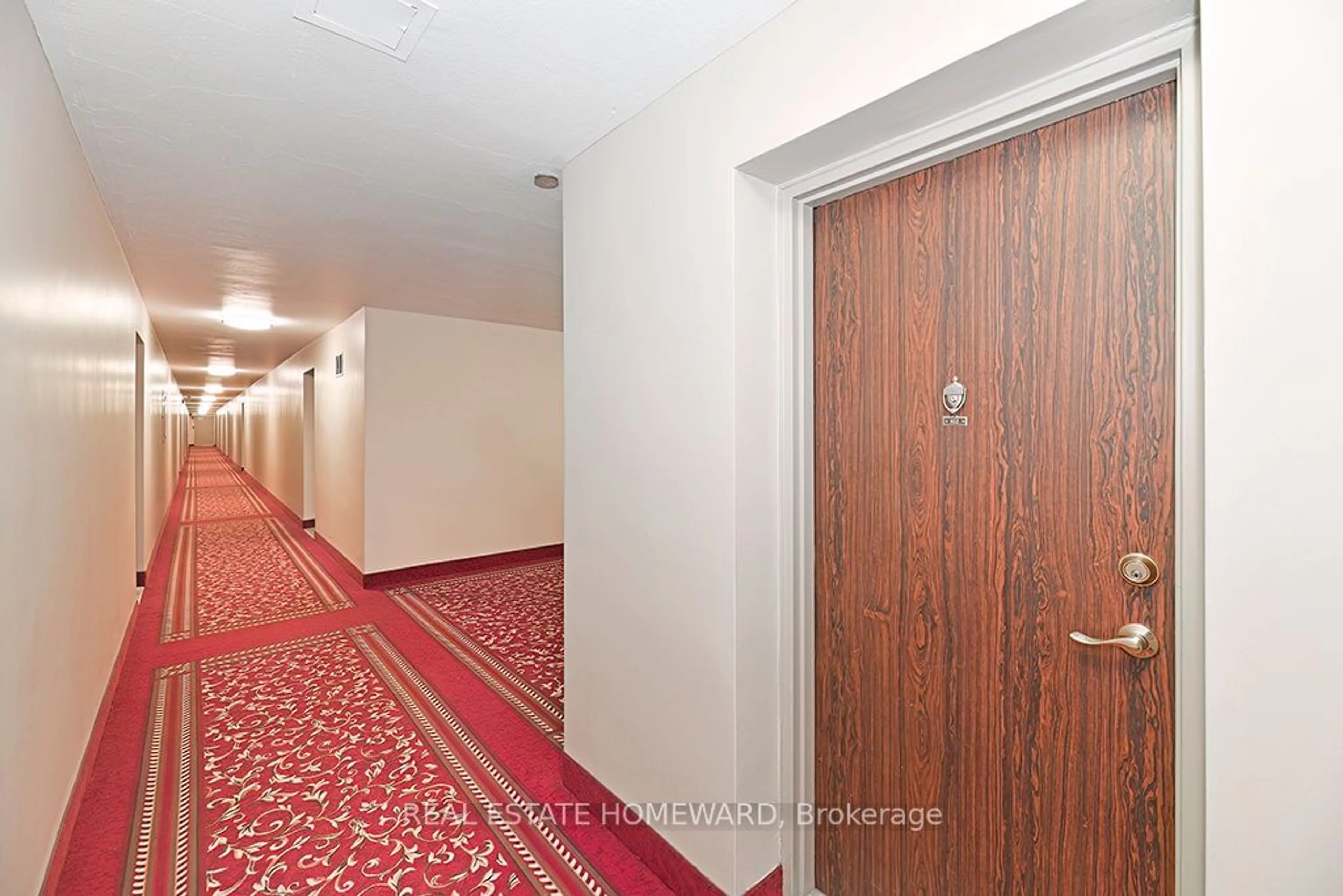 Indoor foyer, carpet floors for 921 Midland Ave #403, Toronto Ontario M1K 4G2