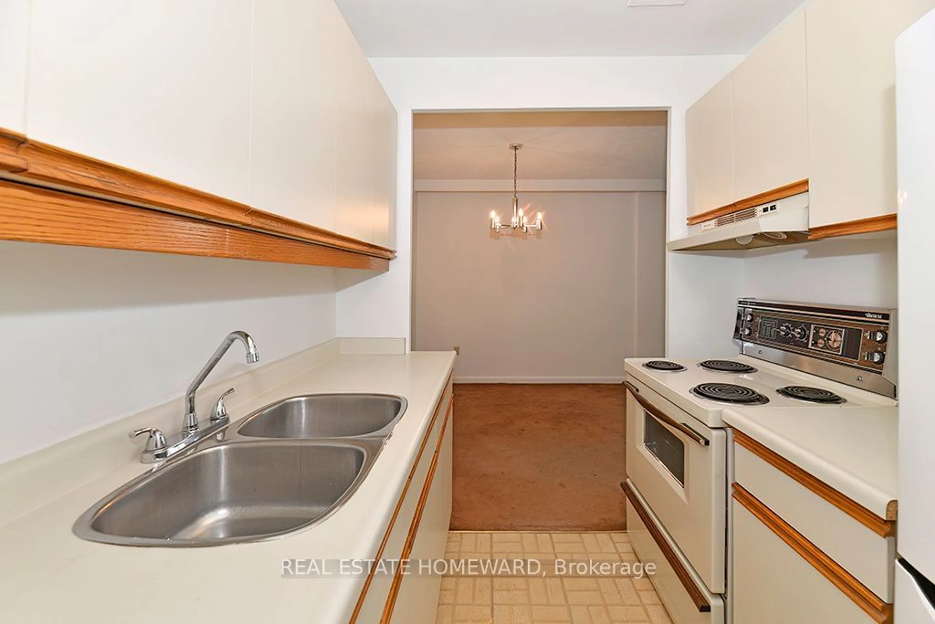 Standard kitchen, wood floors for 921 Midland Ave #403, Toronto Ontario M1K 4G2