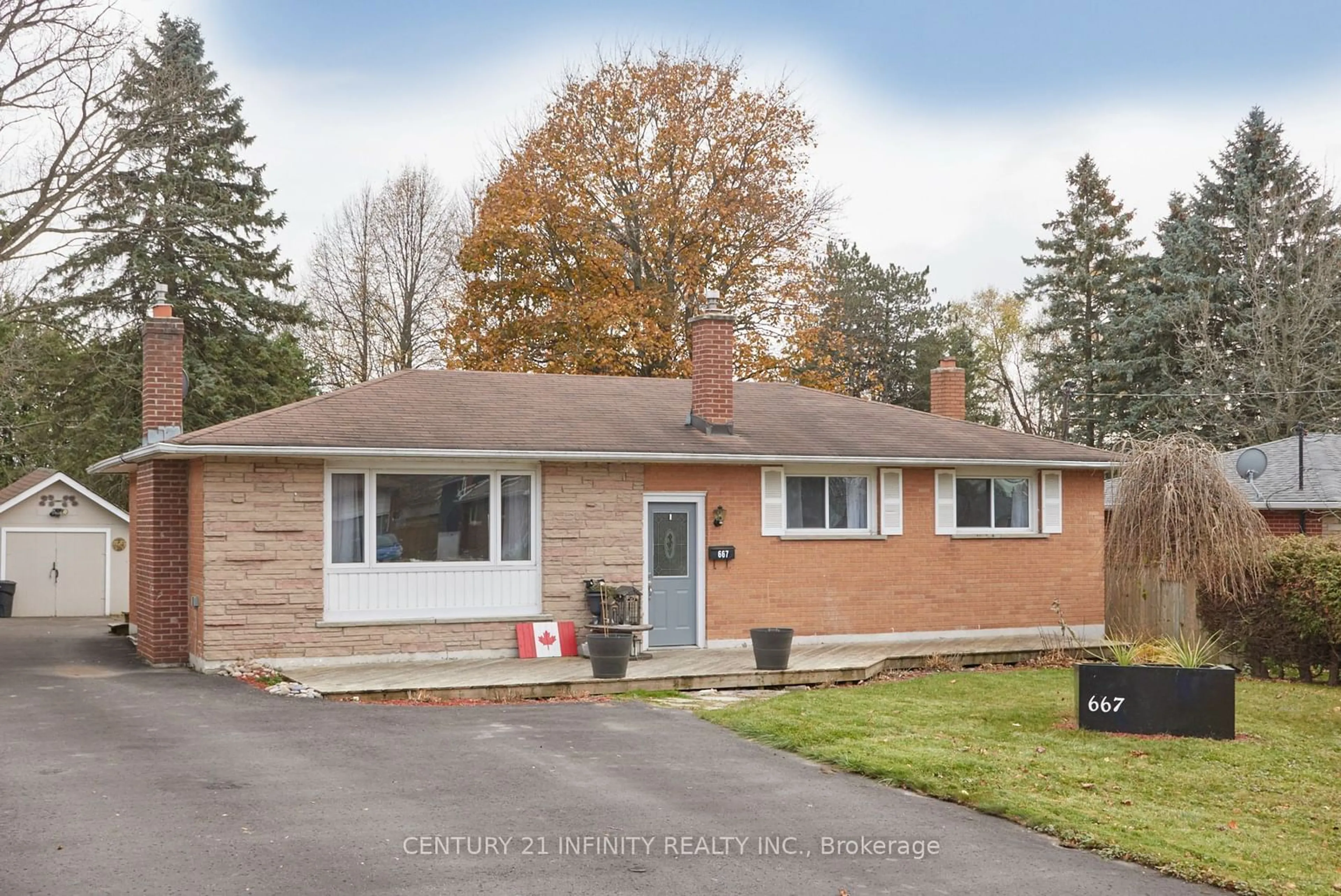 Frontside or backside of a home, cottage for 667 Sunset Blvd, Clarington Ontario L1B 1E1