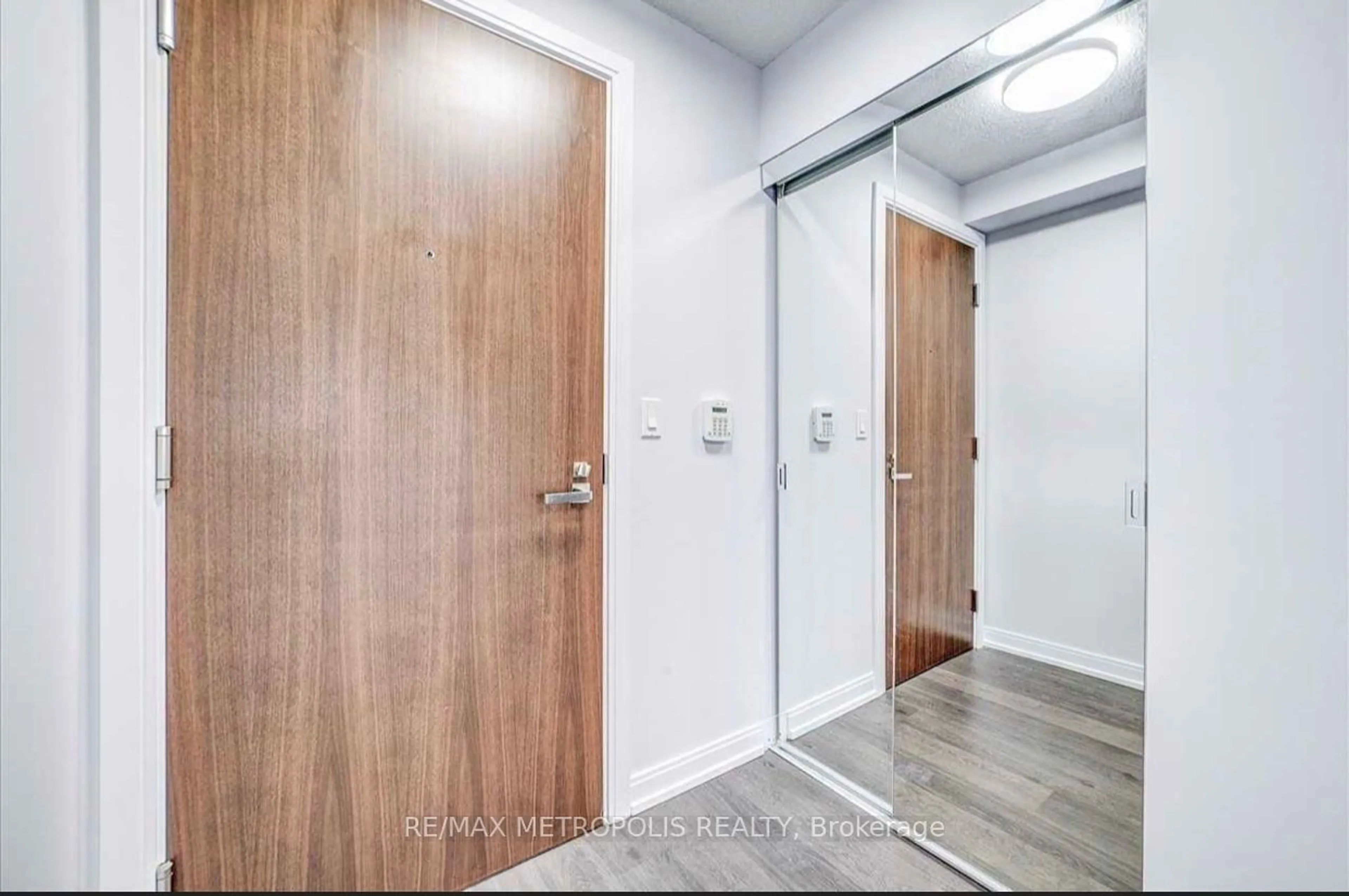 Indoor entryway, wood floors for 255 Village Green Sq #507, Toronto Ontario M1S 0L7