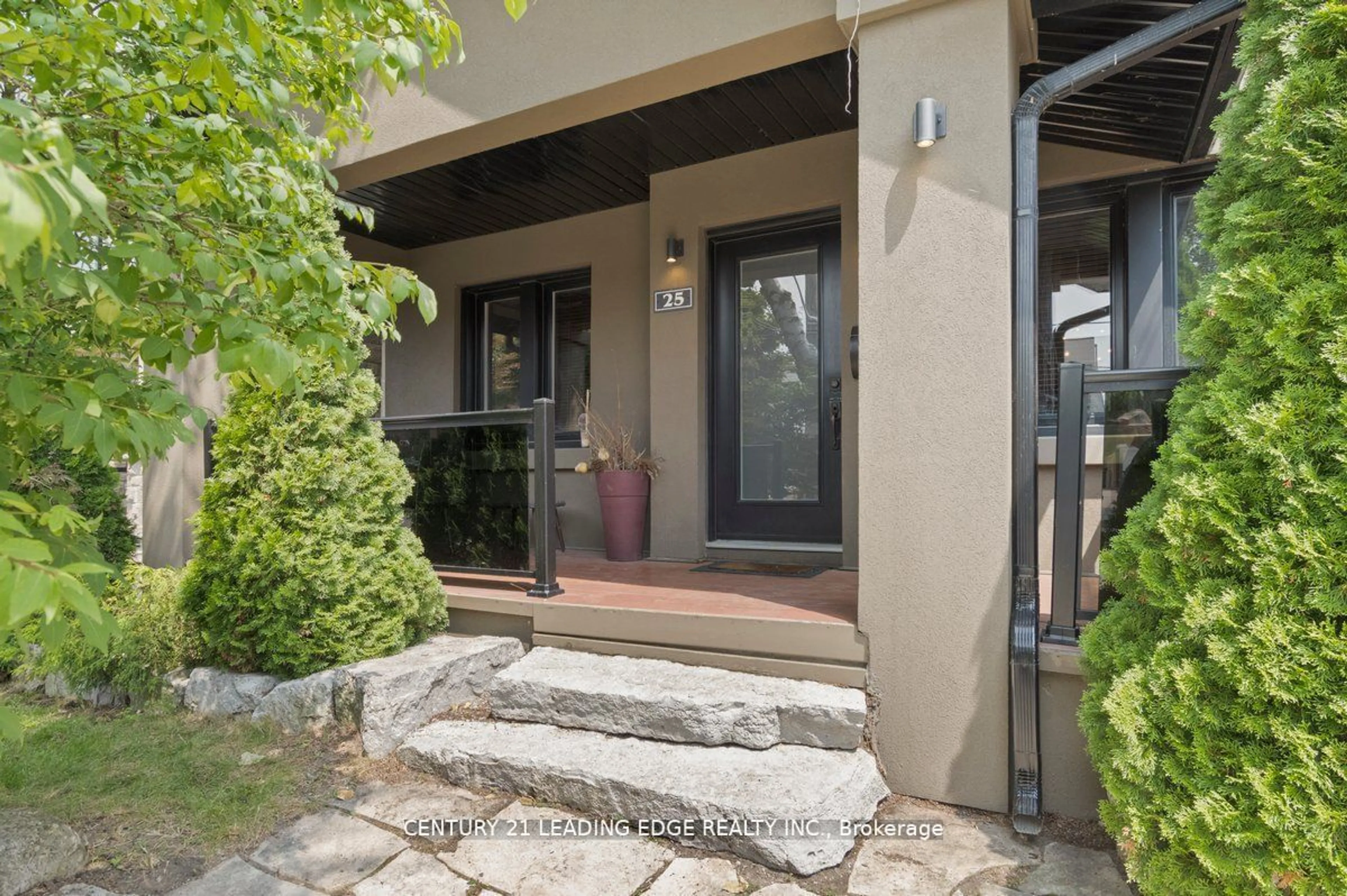 Indoor entryway, ceramic floors for 25 Eastwood Ave, Toronto Ontario M1N 3G9