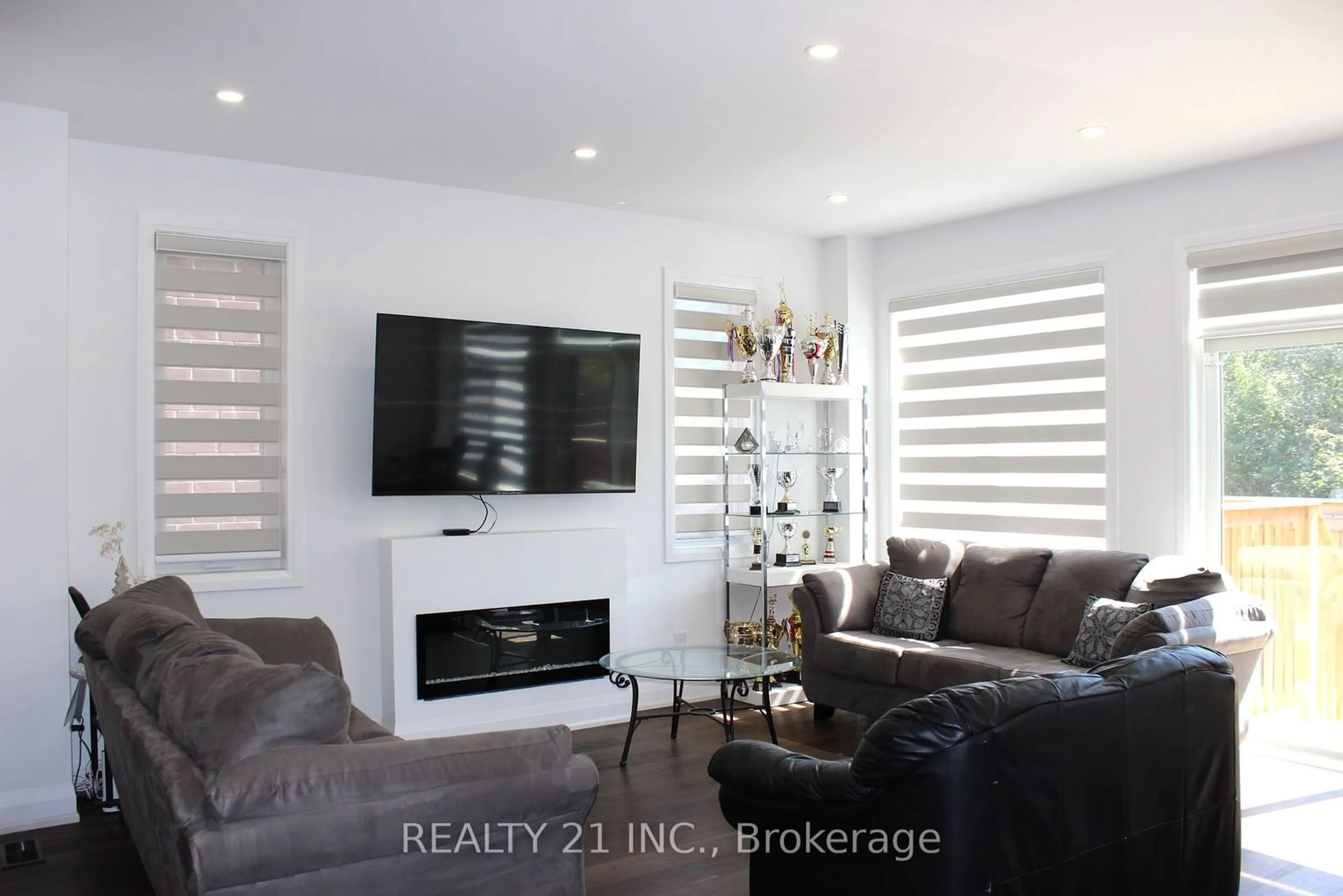 Living room, wood floors for 75 Chelliah Crt, Toronto Ontario M1B 5S1