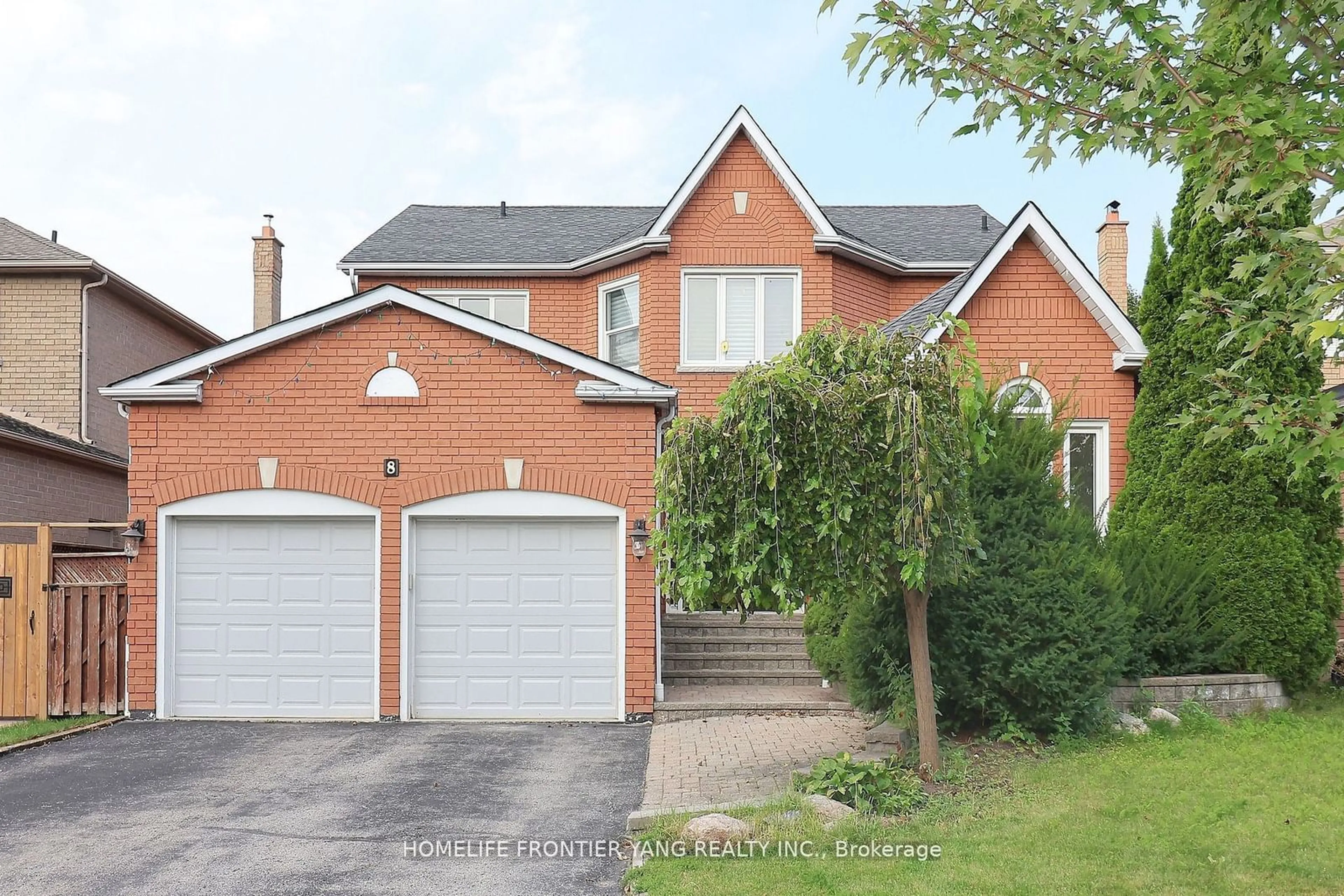 Frontside or backside of a home, the street view for 8 Wigston Crt, Whitby Ontario L1R 2B9