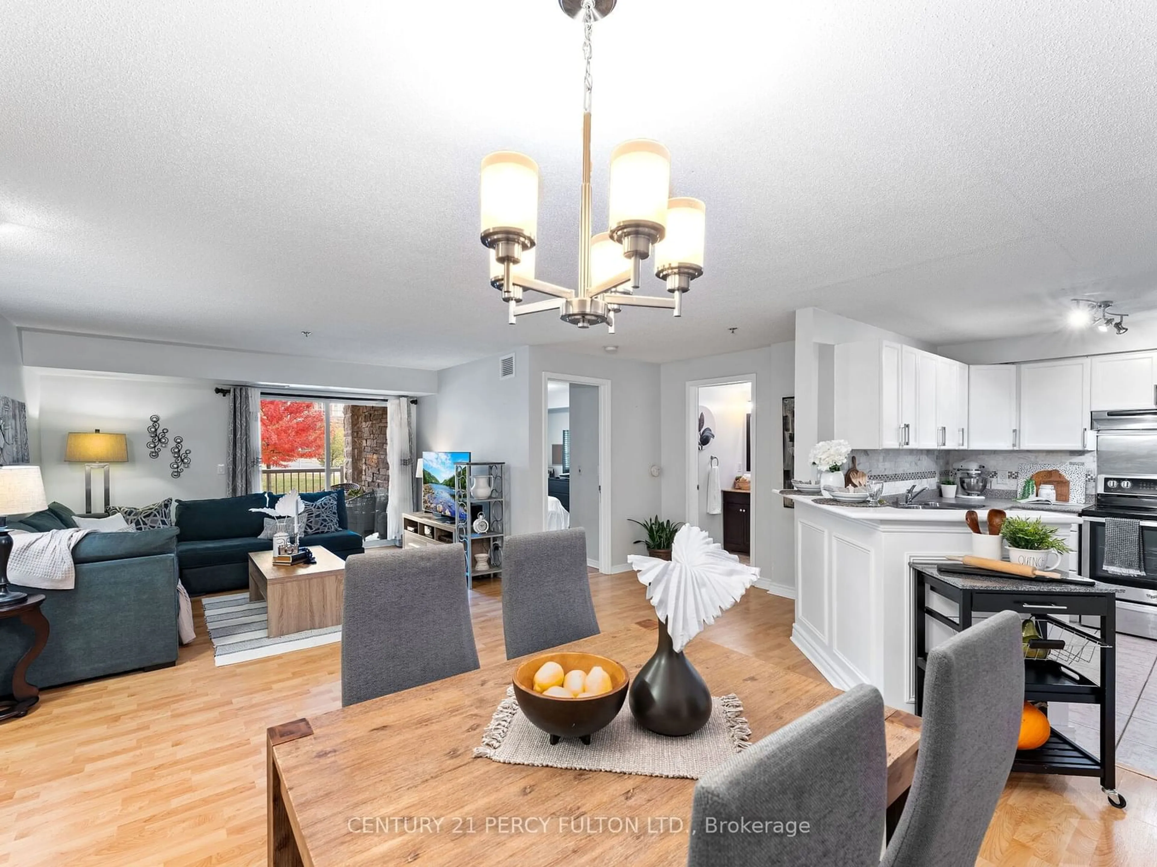 Open concept kitchen for 684 Warden Ave #216, Toronto Ontario M1L 4W4