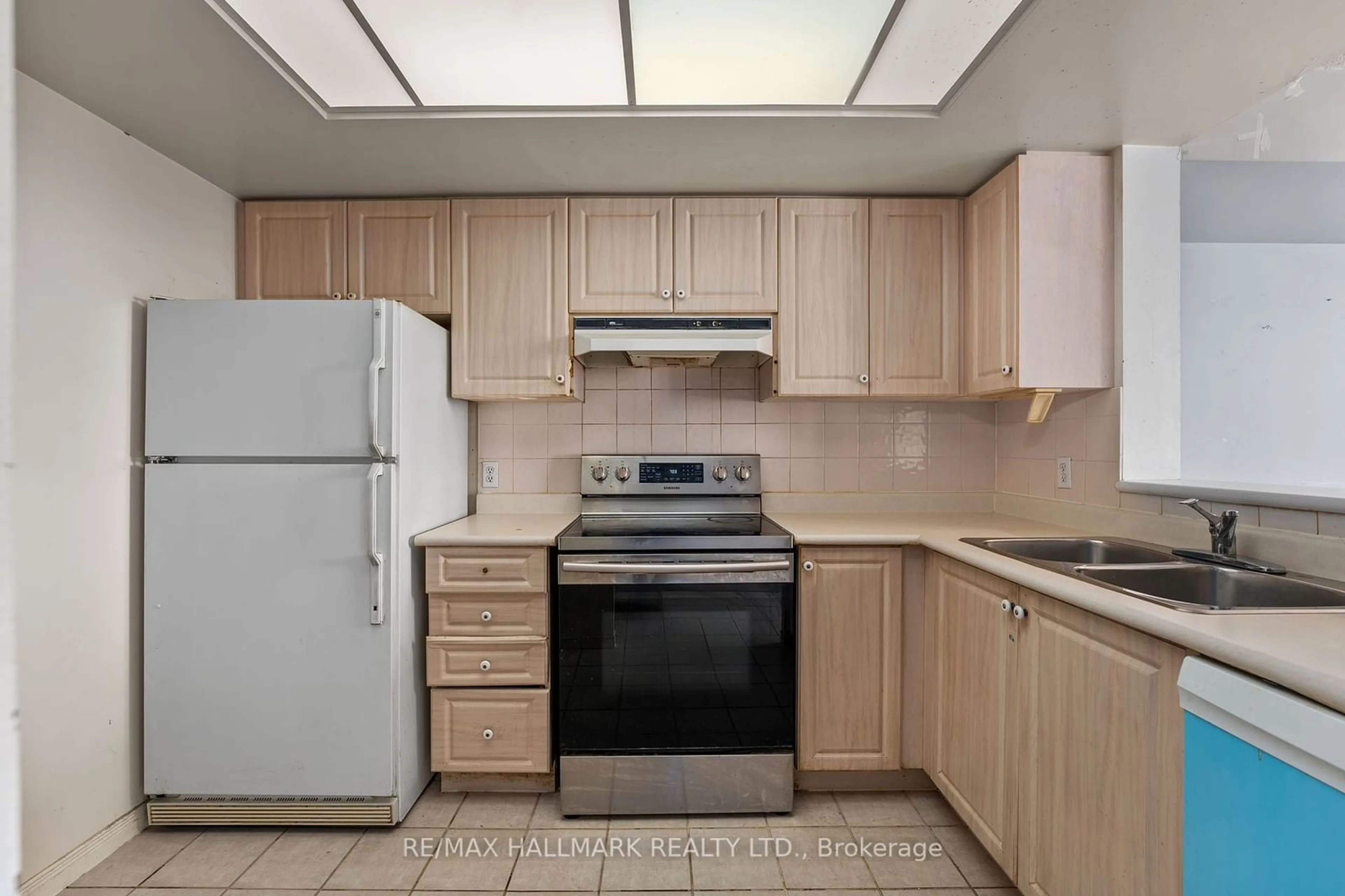 Standard kitchen for 2628 McCowan Rd #1003, Toronto Ontario M1S 5J8