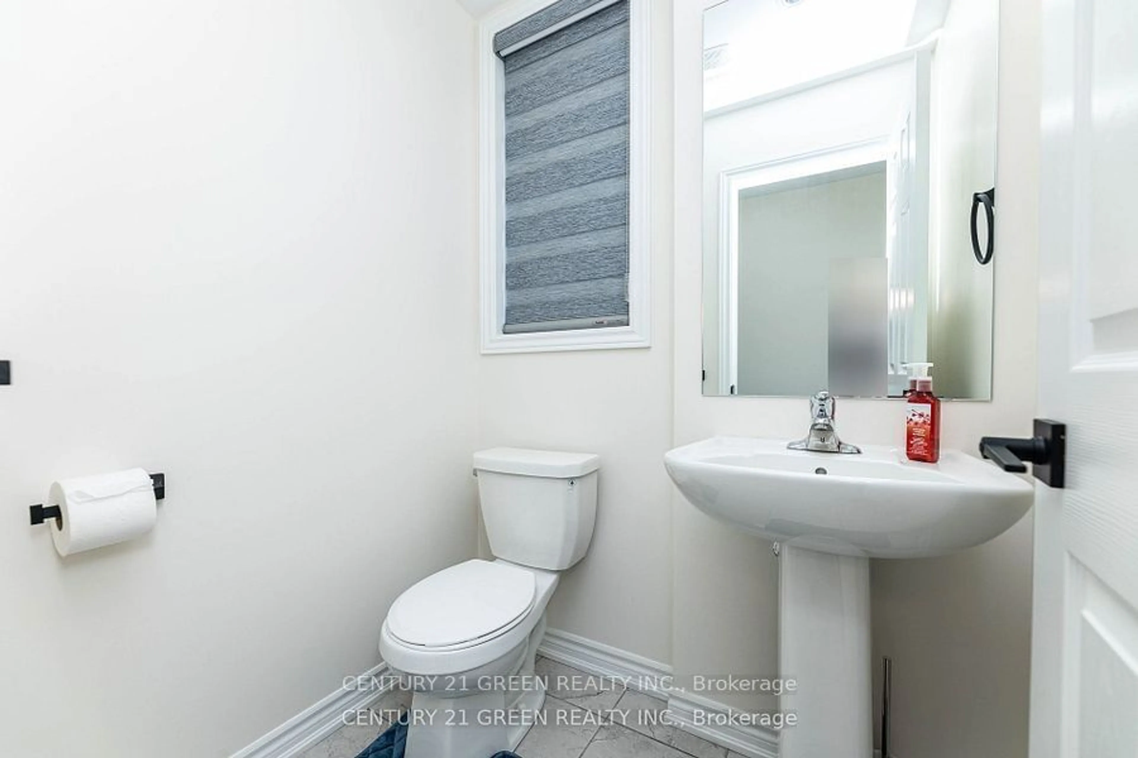 Standard bathroom, unknown floor for 2079 Hallandale St, Oshawa Ontario L1L 0T4