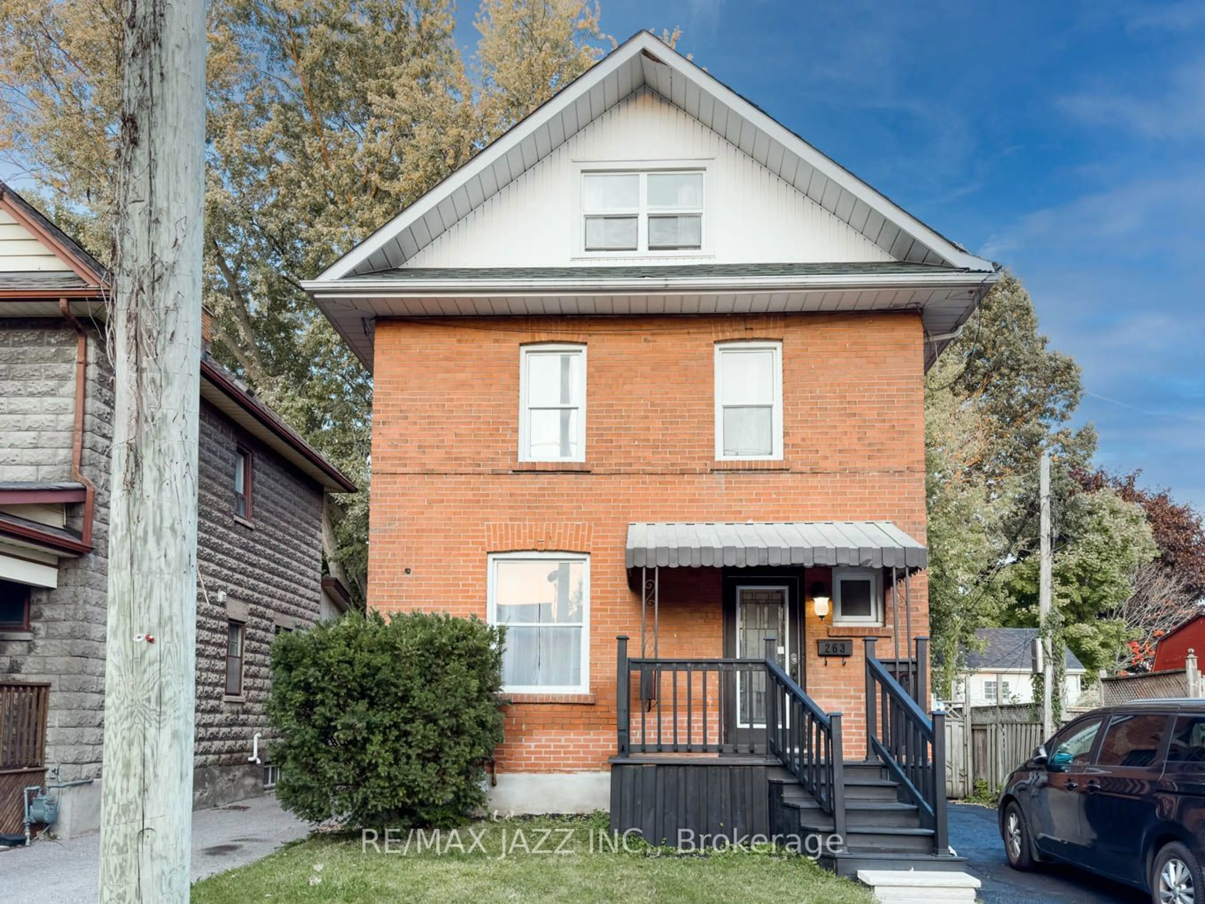 Frontside or backside of a home, the front or back of building for 263 Haig St, Oshawa Ontario L1G 5N9