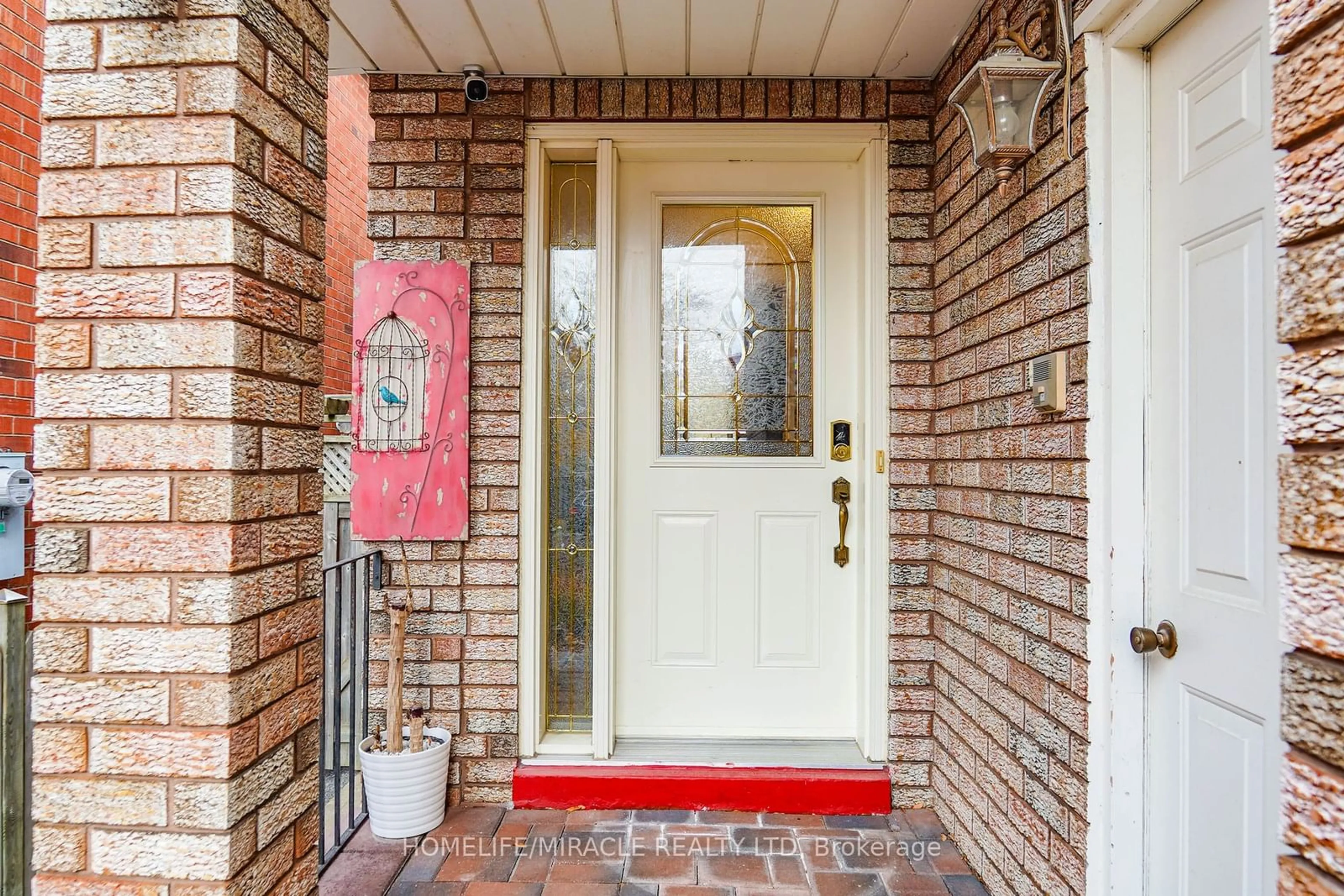 Indoor entryway, wood floors for 21 Gannet Rd, Toronto Ontario M1B 5E4