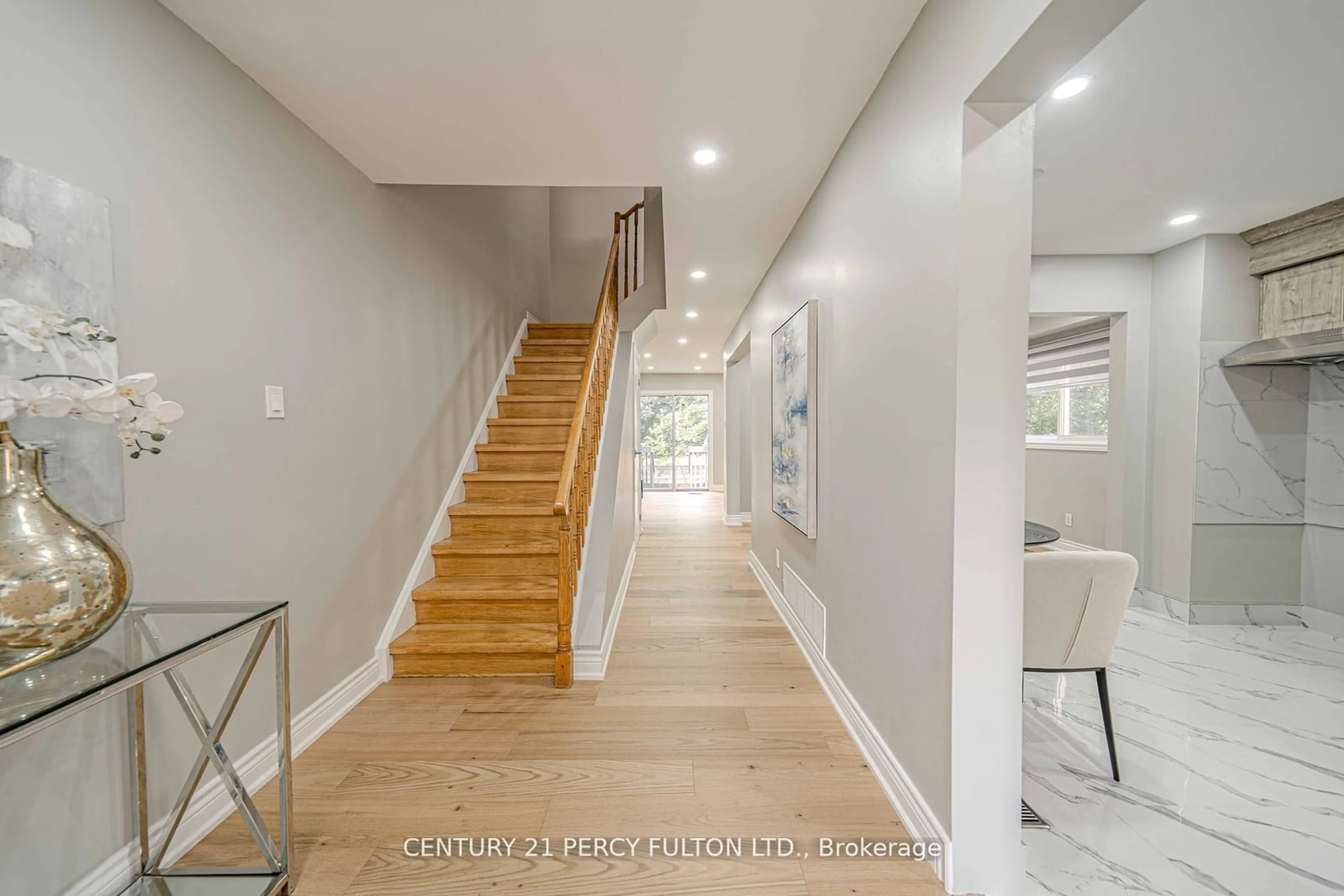 Indoor entryway, wood floors for 104 Shady Hollow Dr, Toronto Ontario M1V 2L8