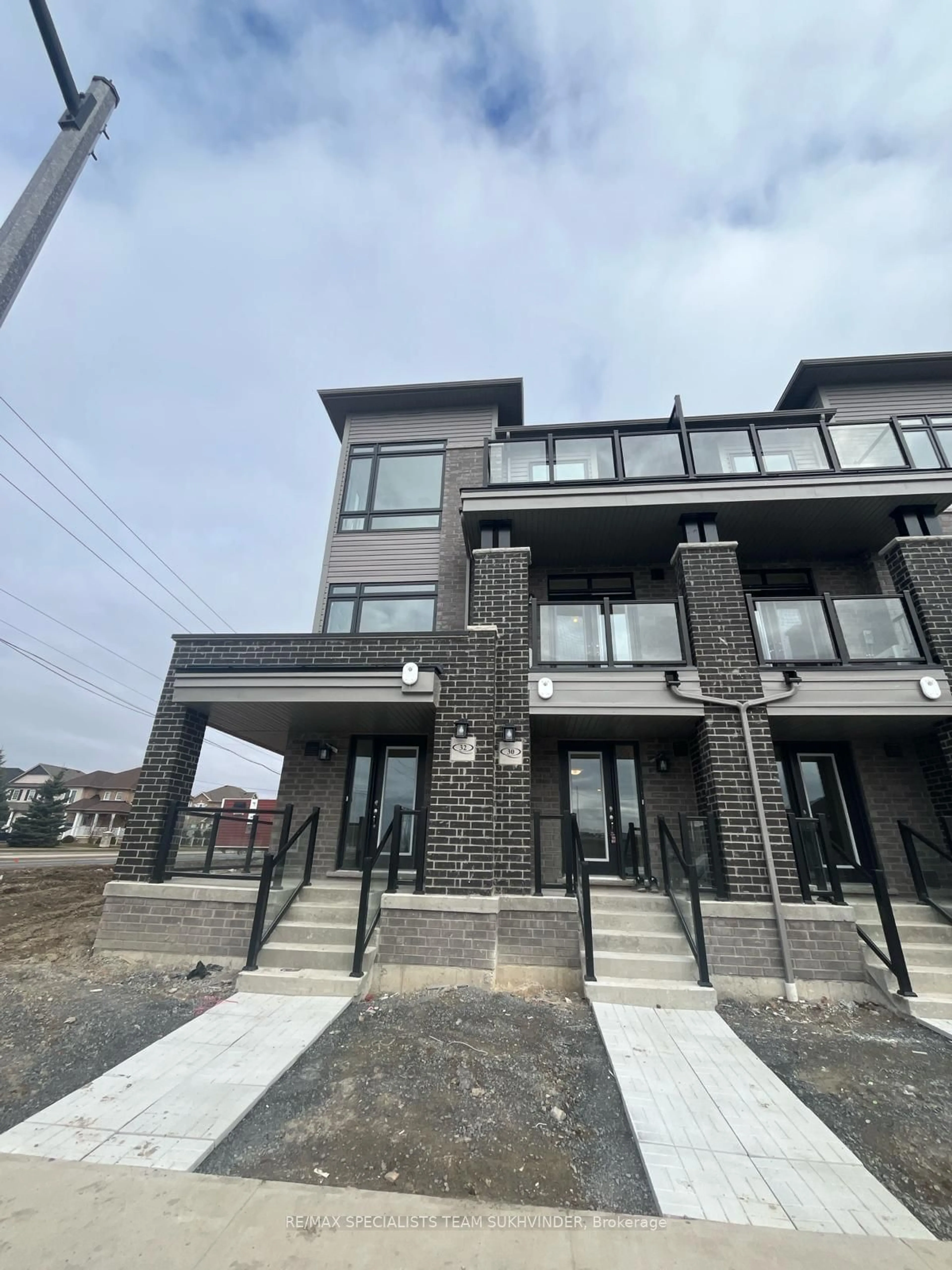 A pic from exterior of the house or condo, the front or back of building for 30 Esquire Way, Whitby Ontario L1R 3K4