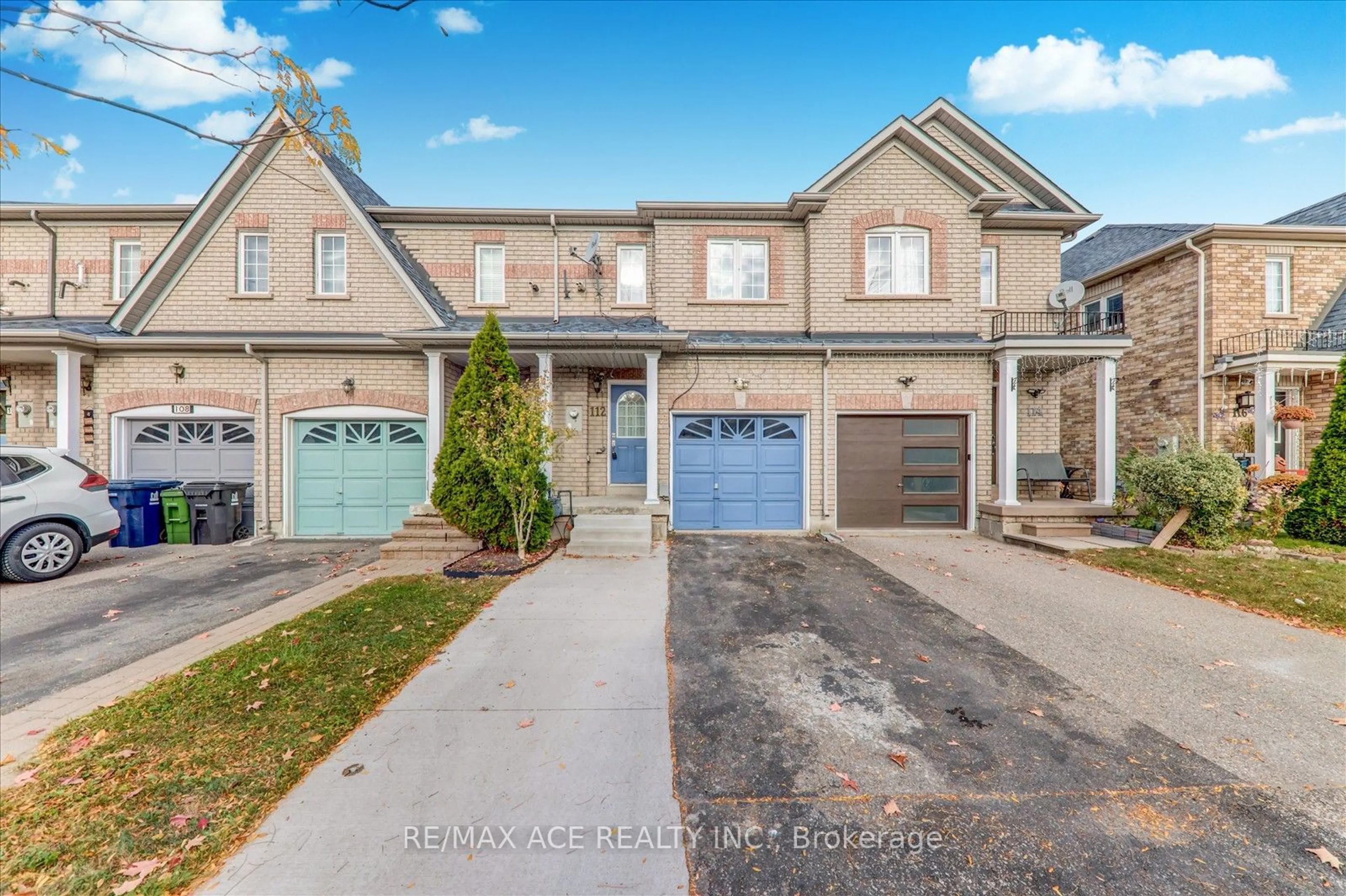 A pic from exterior of the house or condo, the street view for 112 Pinery Tr, Toronto Ontario M1B 6C1