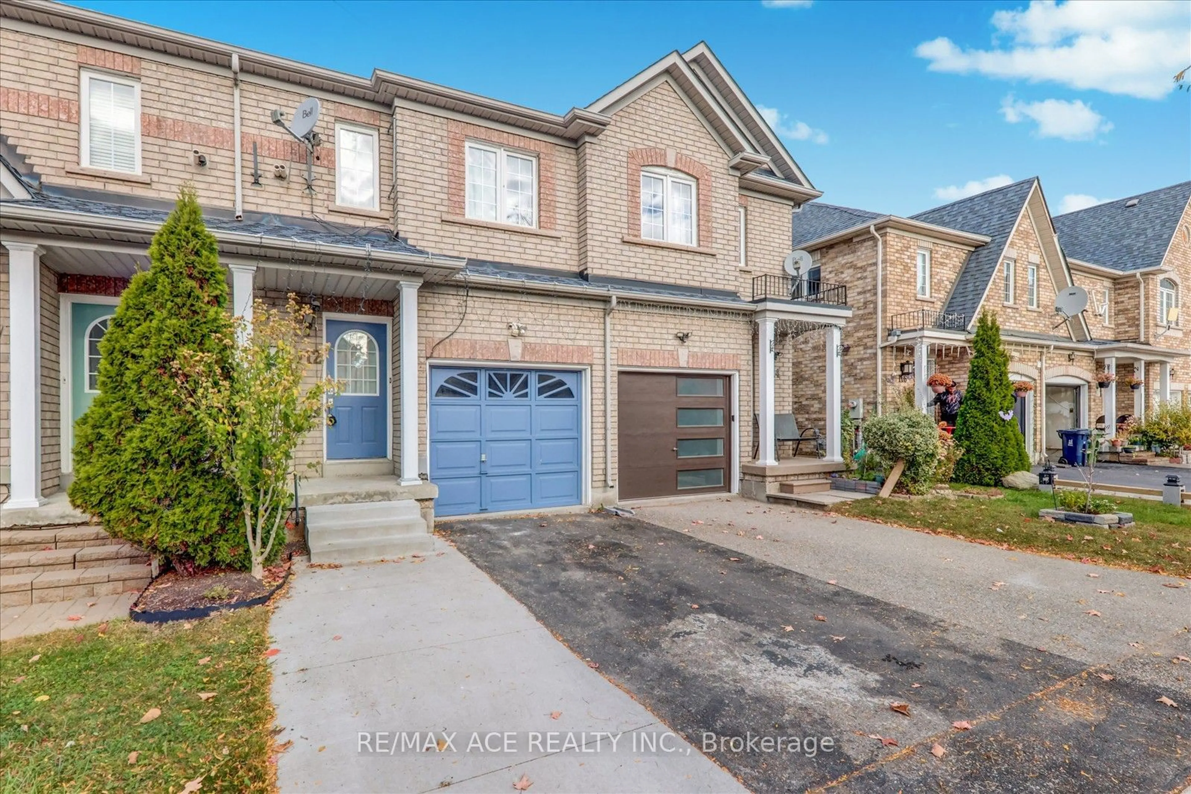 A pic from exterior of the house or condo, the street view for 112 Pinery Tr, Toronto Ontario M1B 6C1