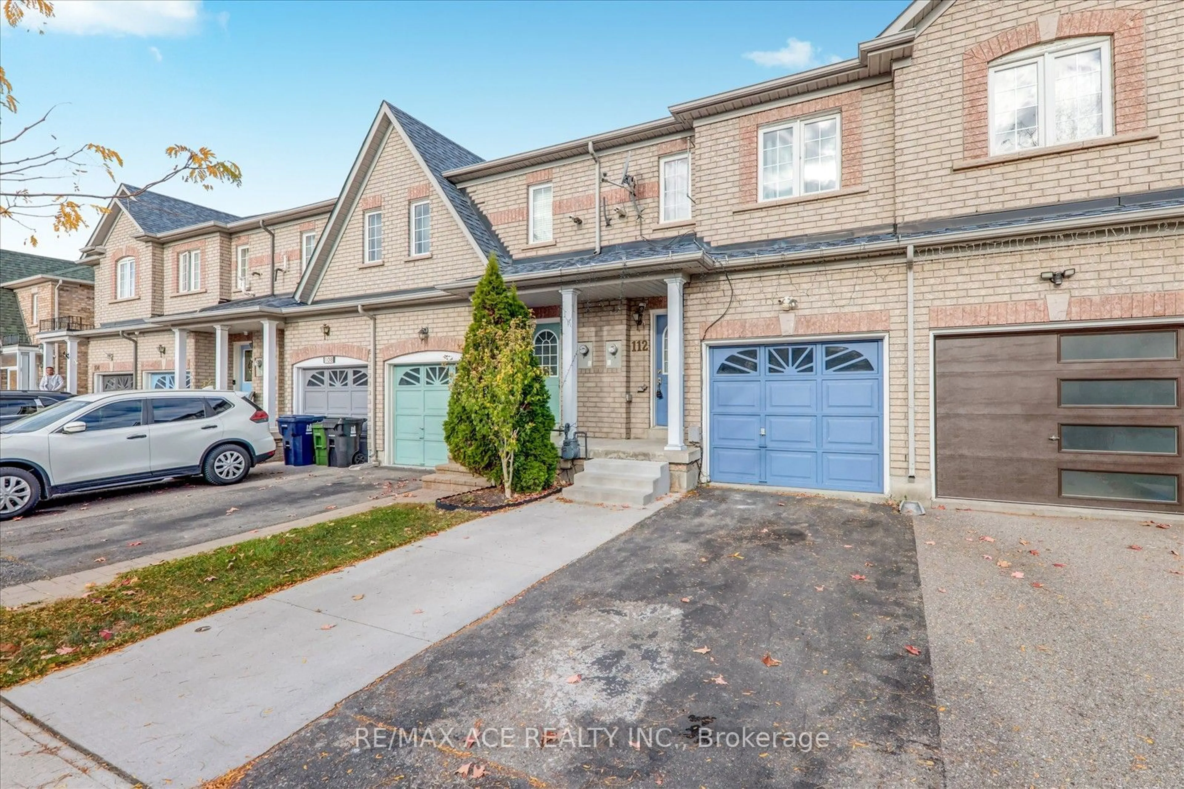 A pic from exterior of the house or condo, the street view for 112 Pinery Tr, Toronto Ontario M1B 6C1