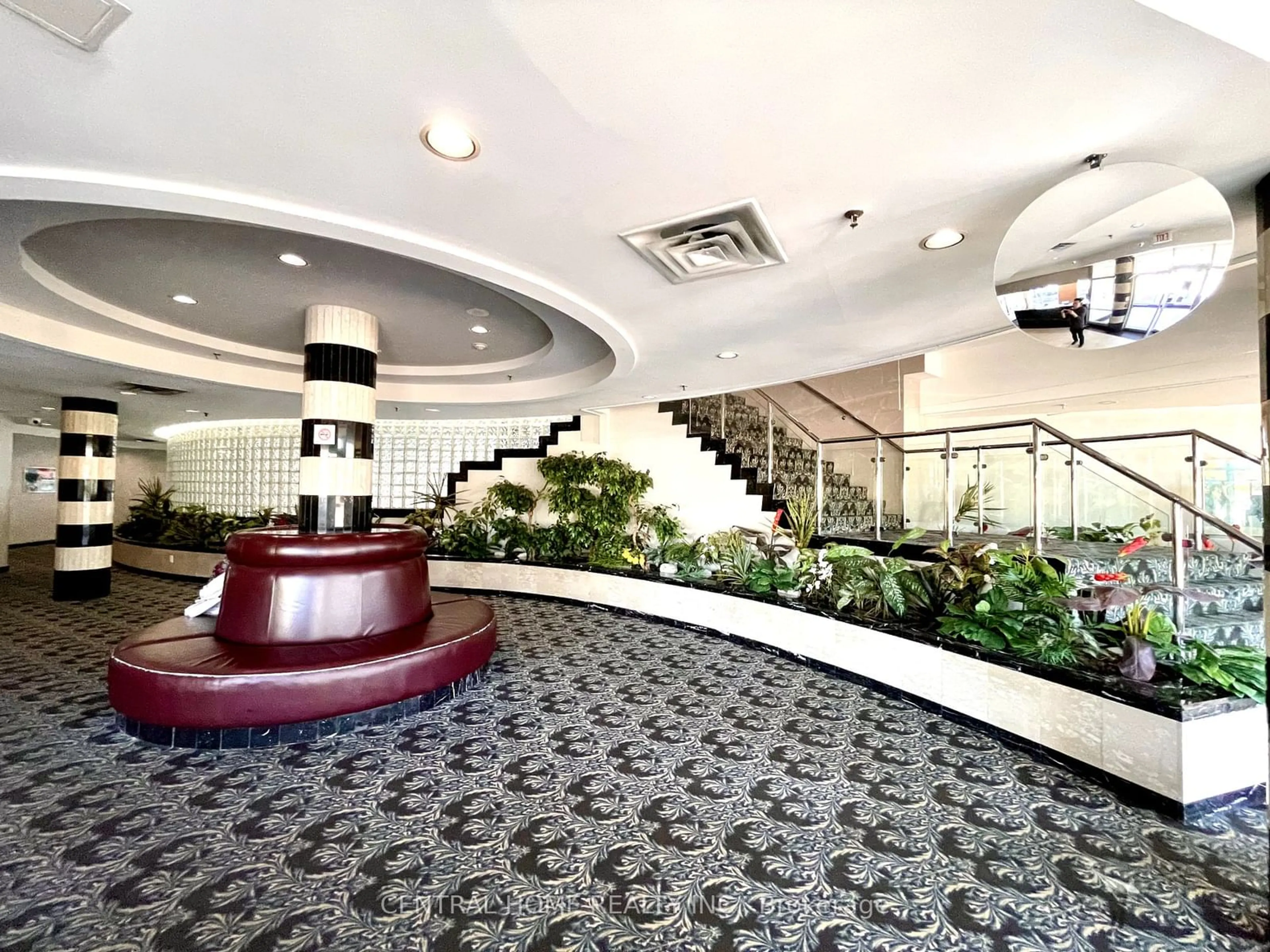 Indoor lobby, carpet floors for 2550 Lawrence Ave #309, Toronto Ontario M1P 4Z3