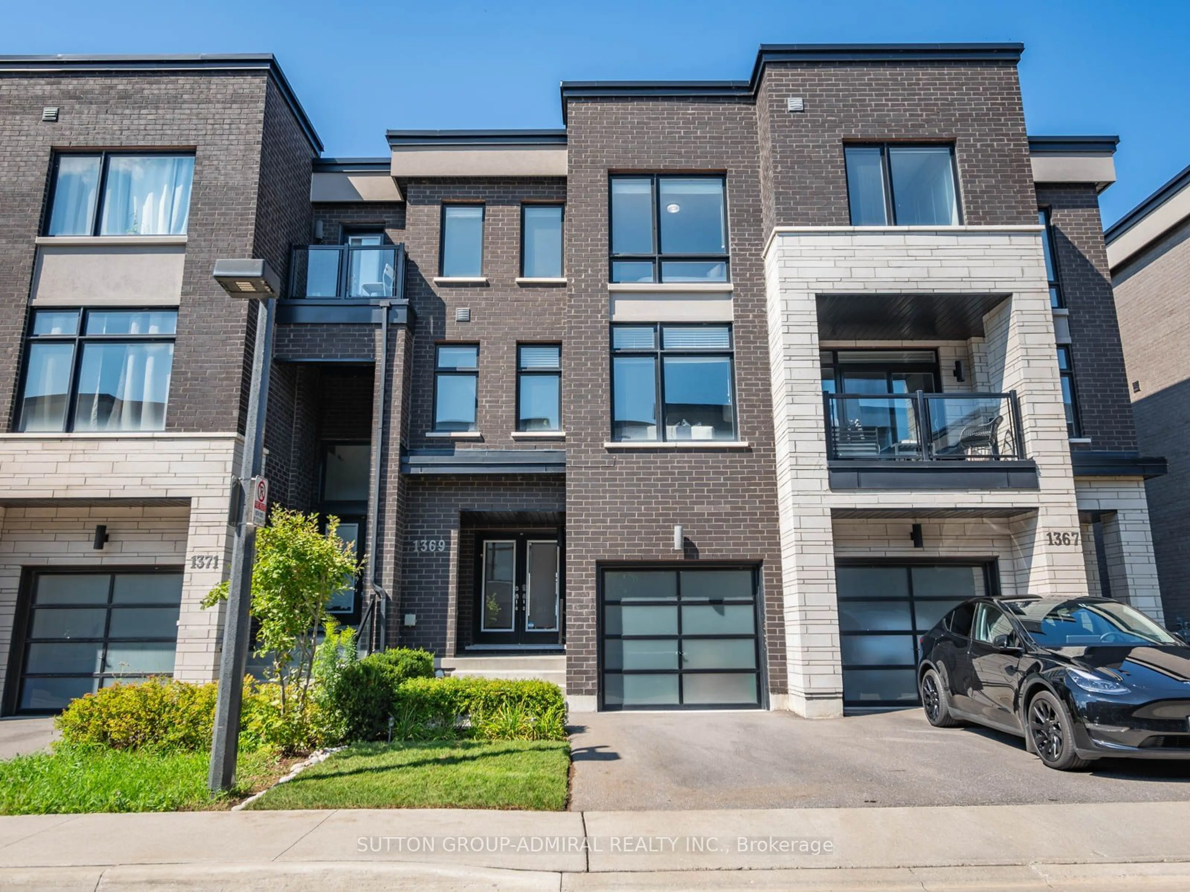 A pic from exterior of the house or condo, the street view for 1369 Gull Crossing, Pickering Ontario L1W 0B7