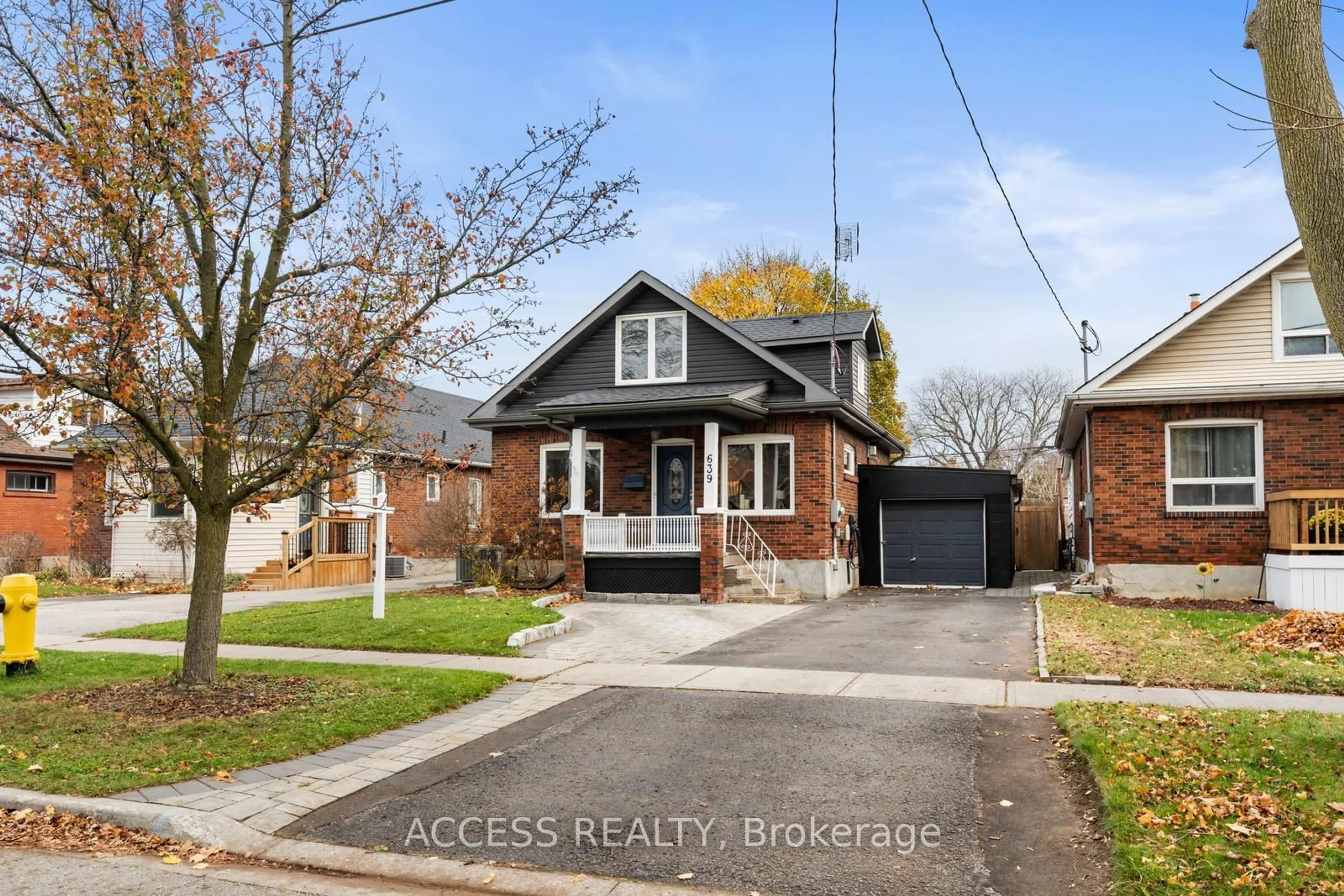 Frontside or backside of a home, the street view for 639 Somerville Ave, Oshawa Ontario L1G 4J2