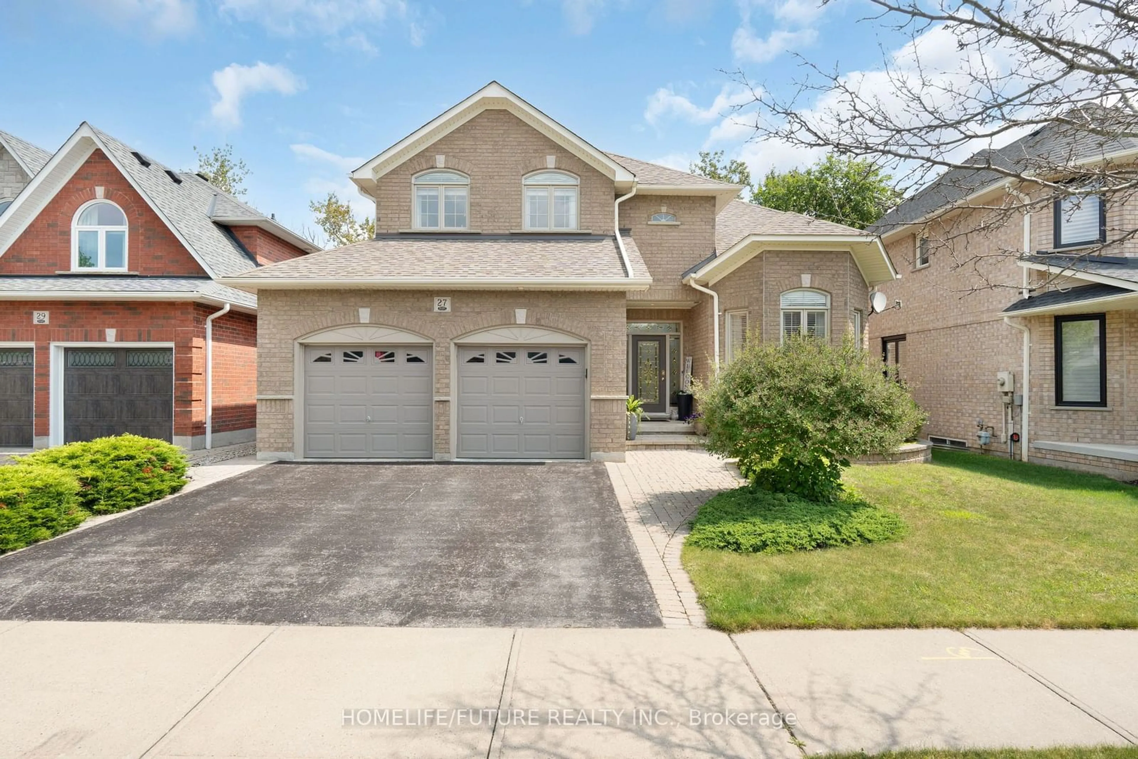 Frontside or backside of a home, the street view for 27 Pebblebrook Cres, Whitby Ontario L1R 3P4